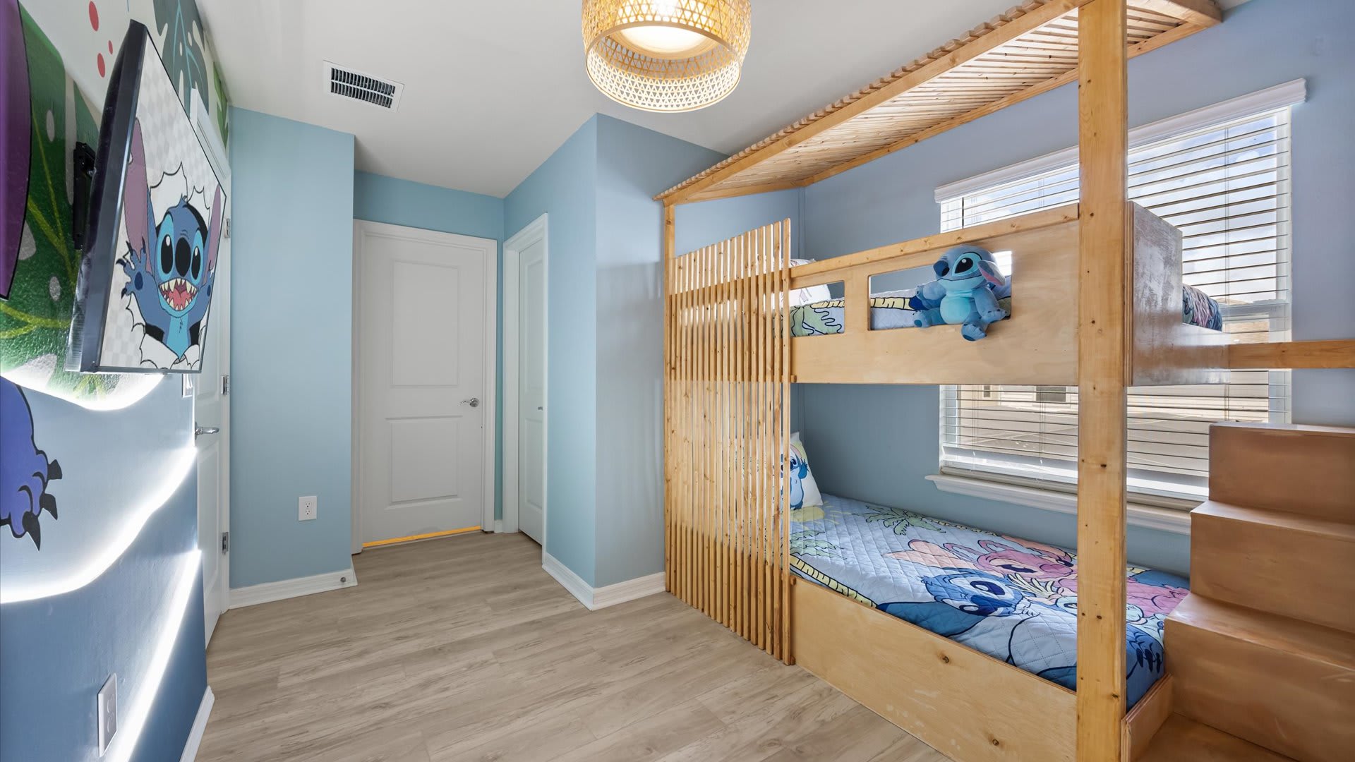 Exquisite 10BR Luxury Villa Pool Hot Tub Arcade | Photo 41