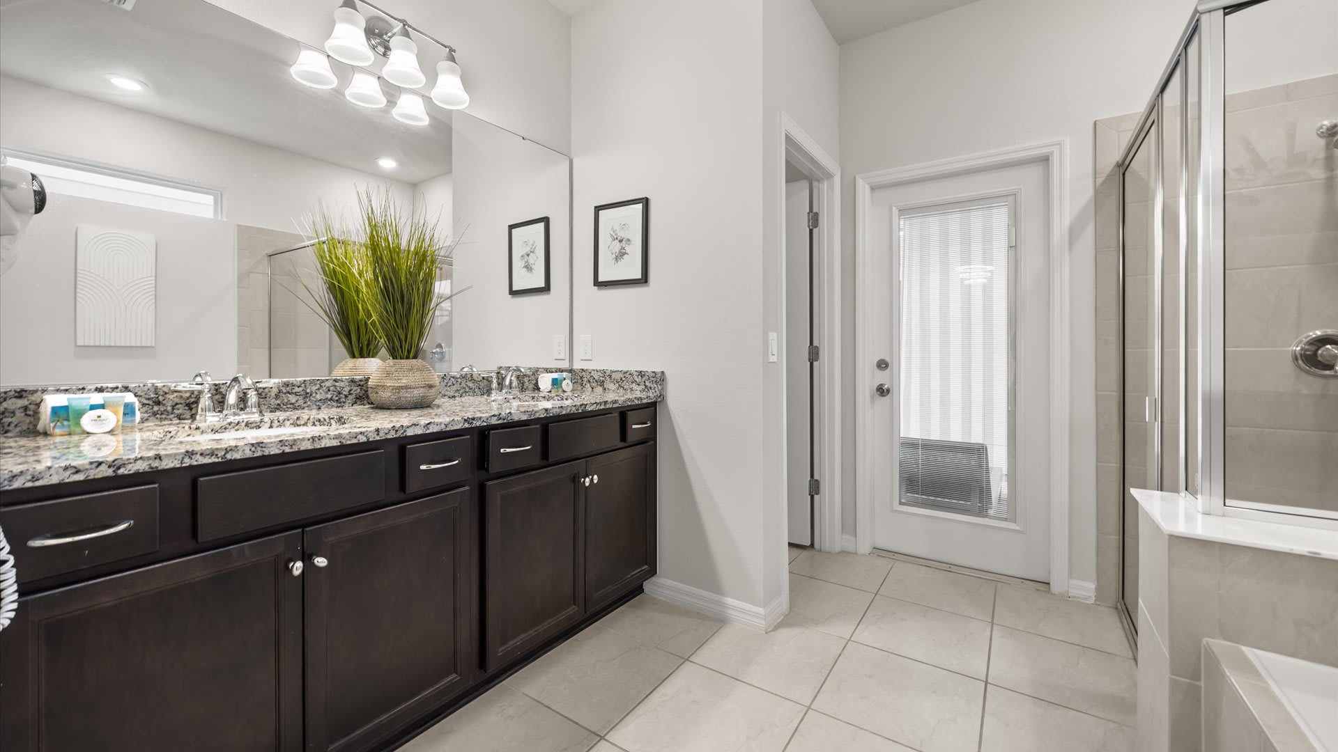 Exquisite 10BR Luxury Villa Pool Hot Tub Arcade | Photo 35