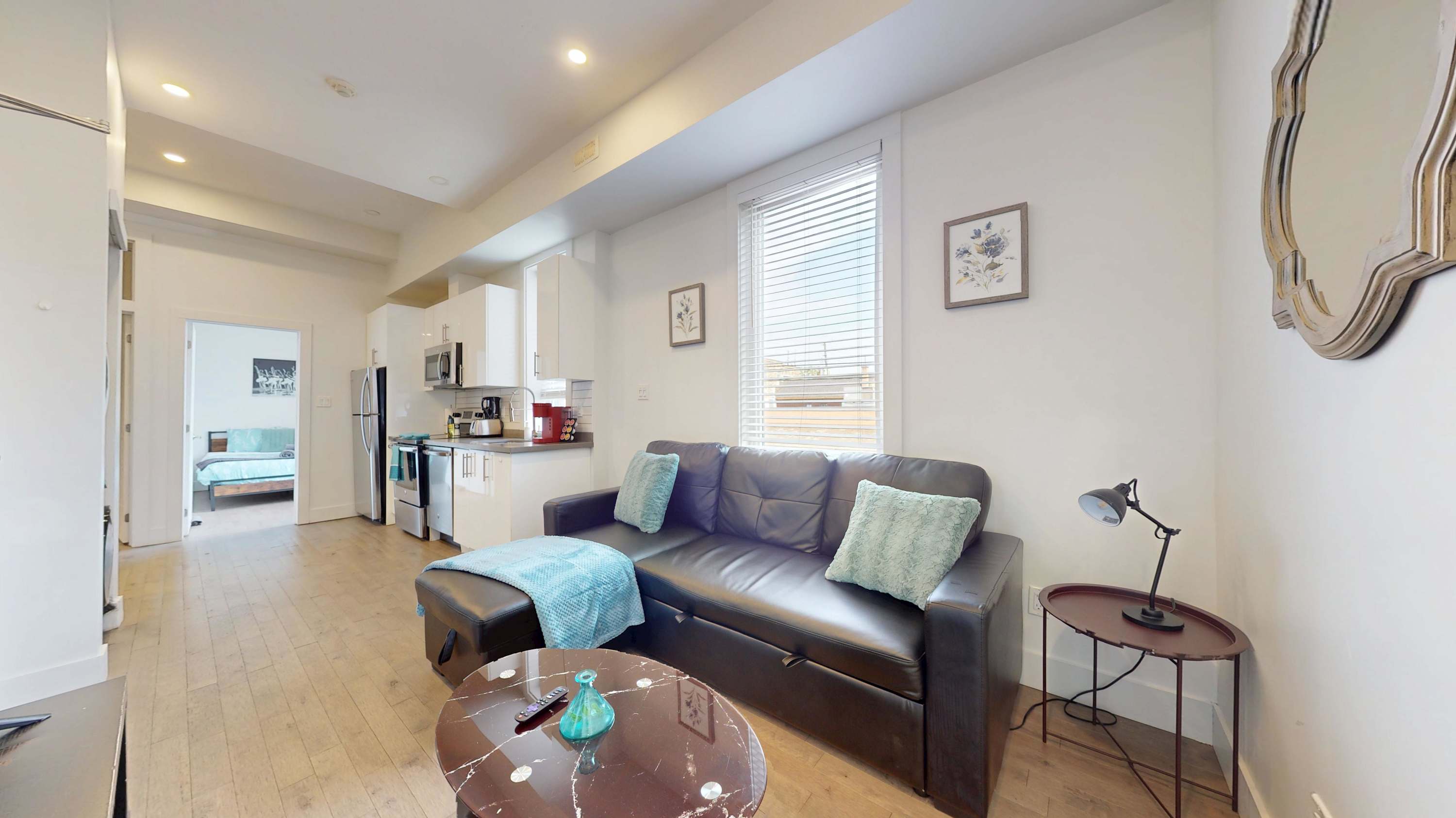 Modern Bright 2BR Suite 6 Mins from Leslieville