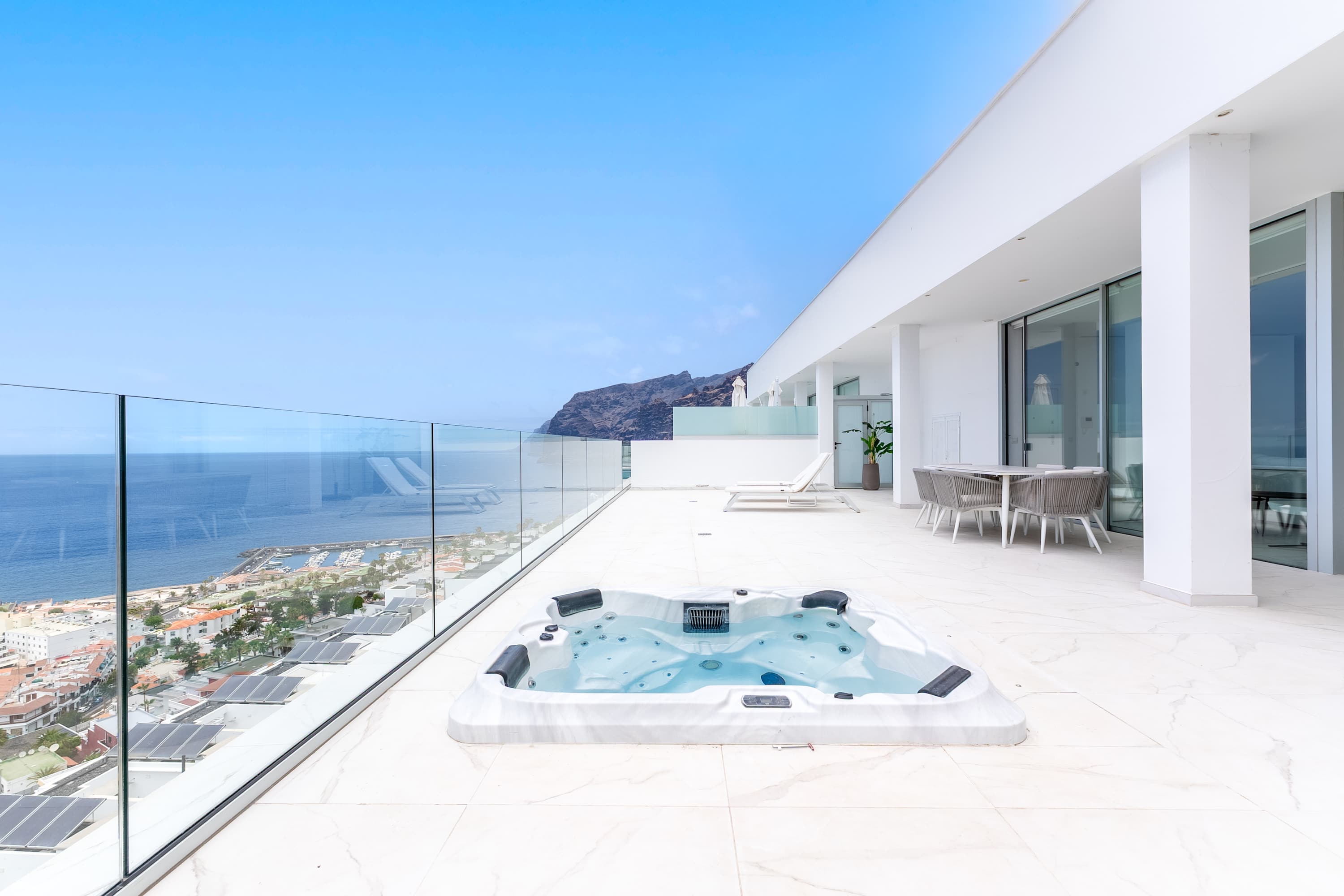 2-bedroom penthouse with jacuzzi and sea view — Santiago del Teide, Canarias — vacation rental