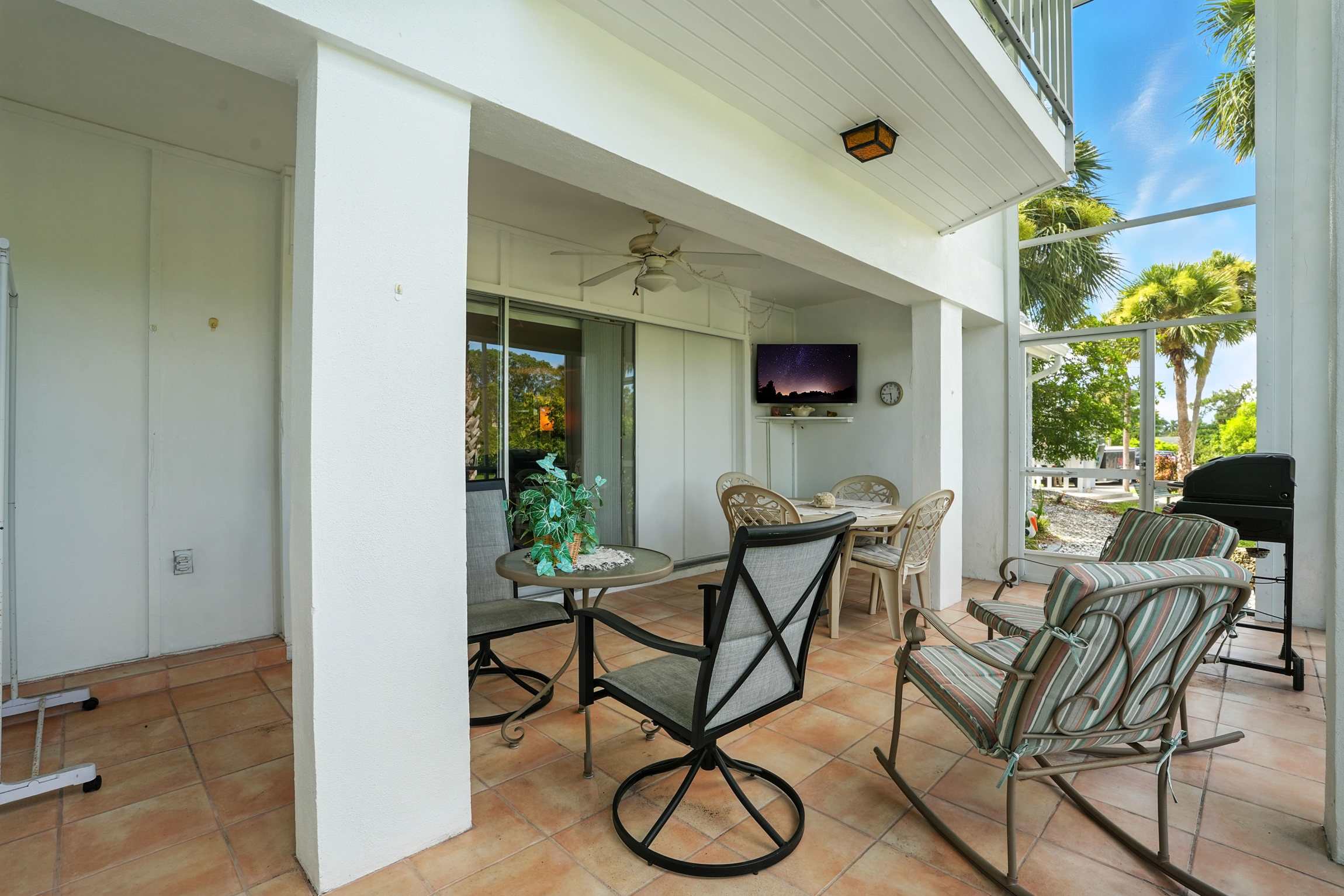 Naples Retreat Walk to Pool and More 28