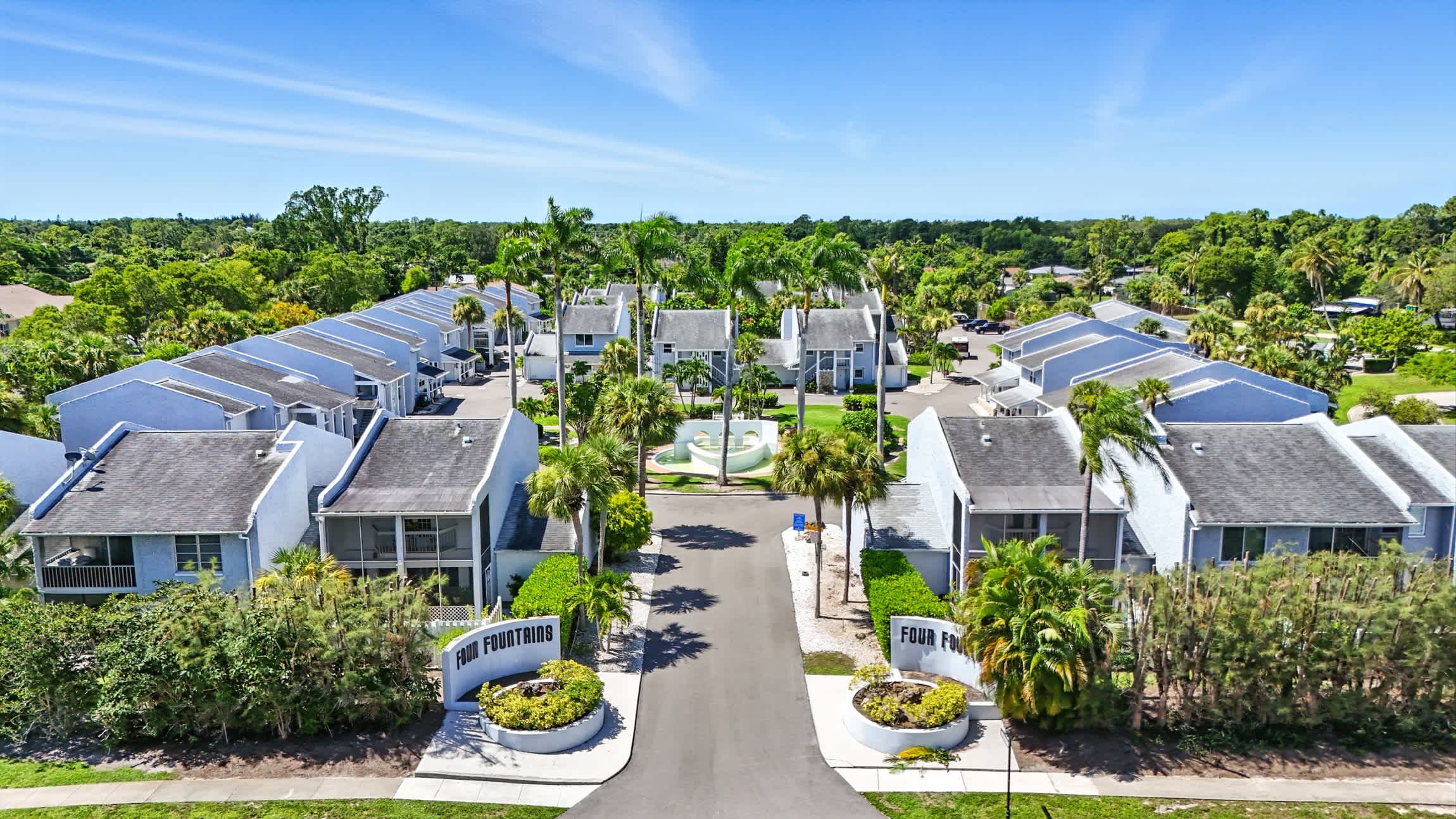 Naples Retreat Walk to Pool and More 5