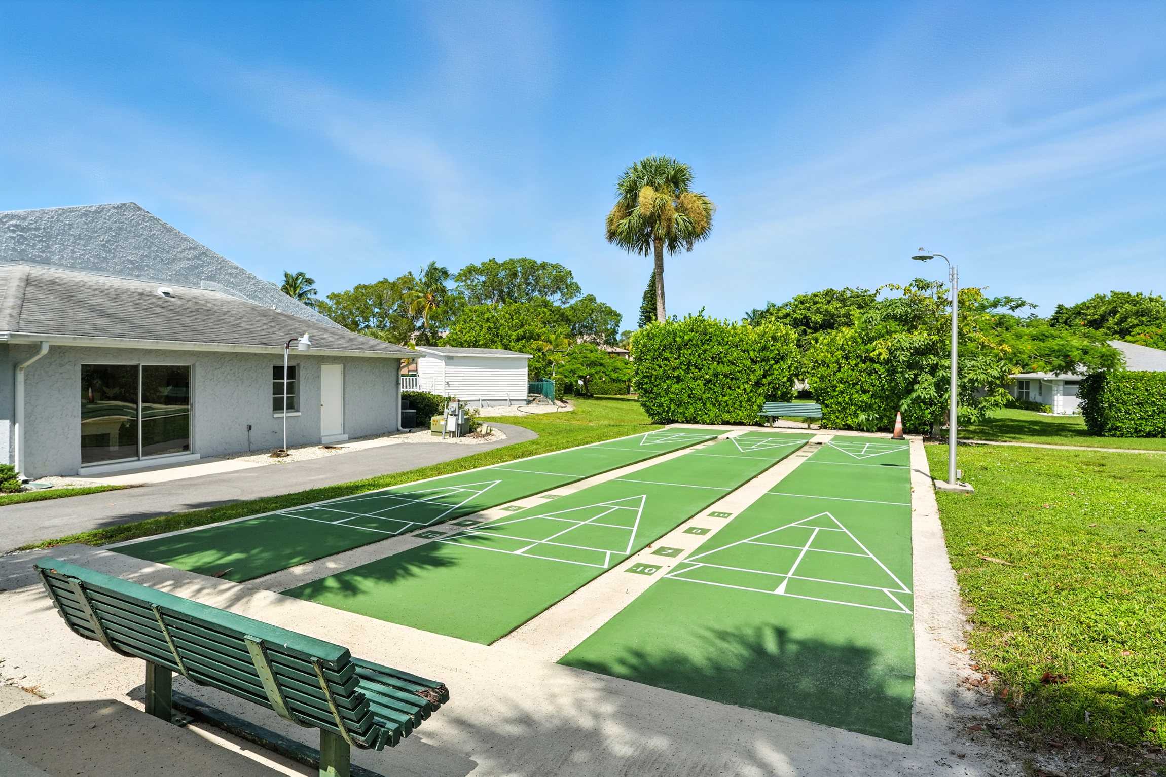 Naples Retreat Walk to Pool and More 4