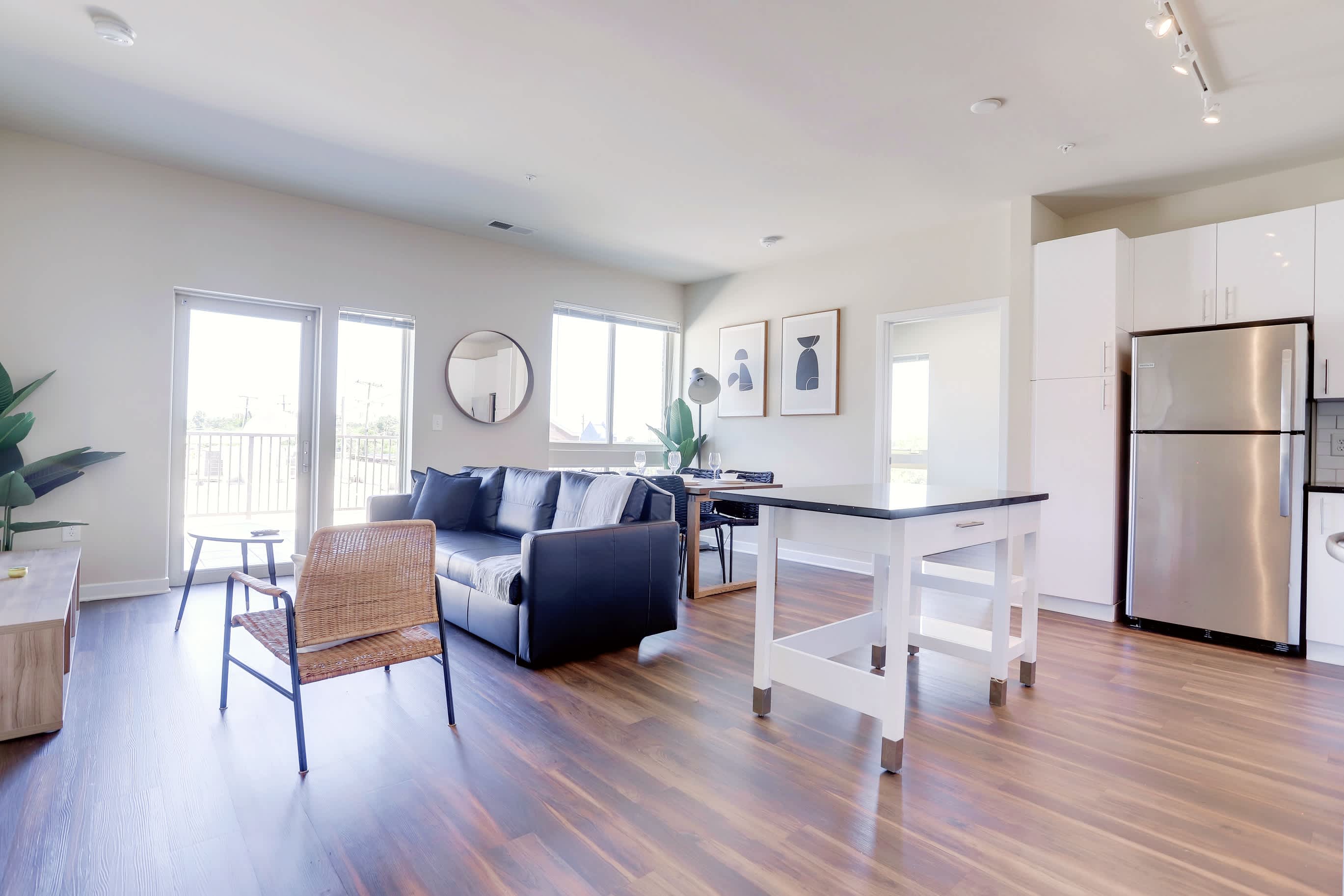 Bright Apt W Den | Gym & Easy DC Access