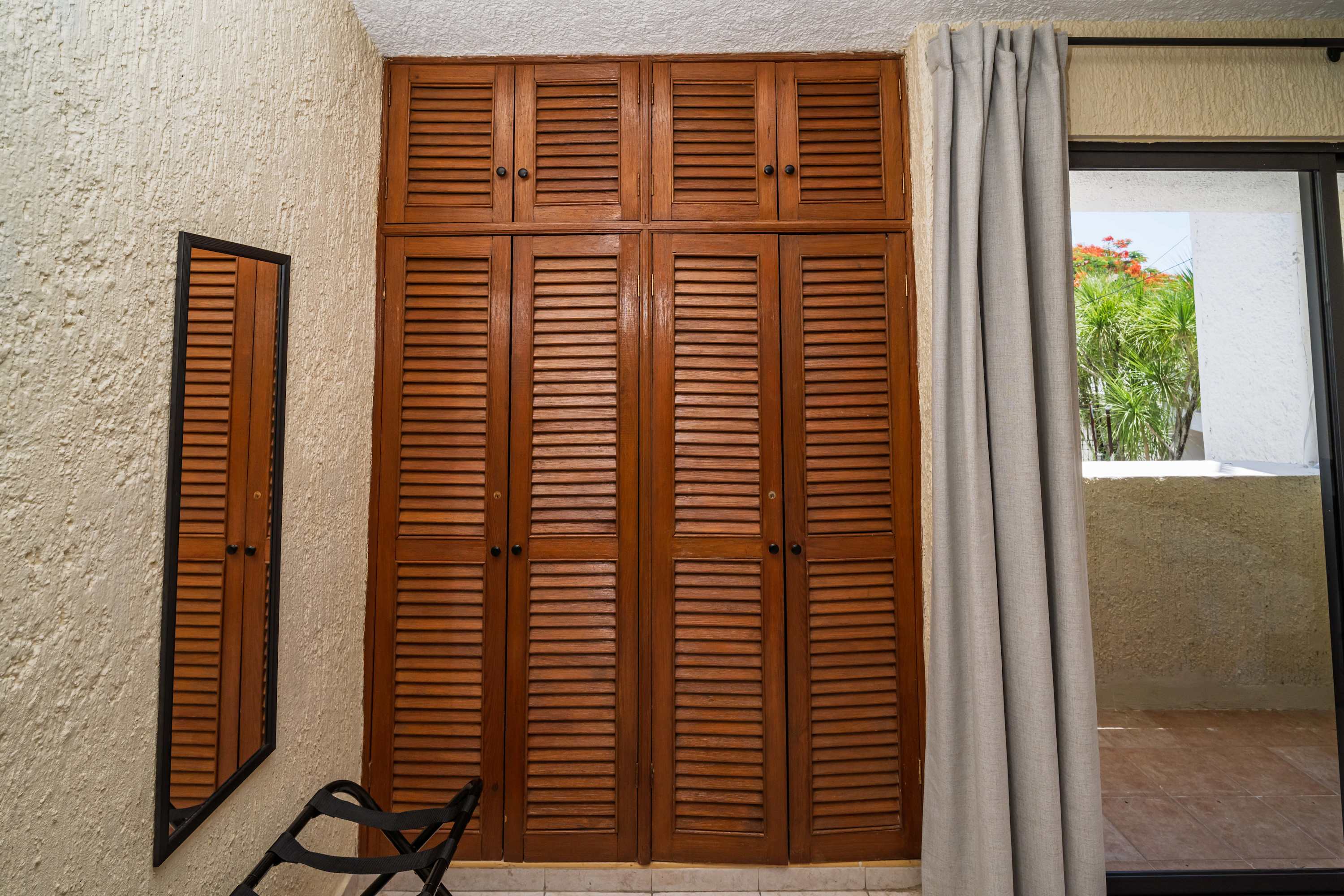 Breezy Studio in Cancún with Balcony & Park View 4