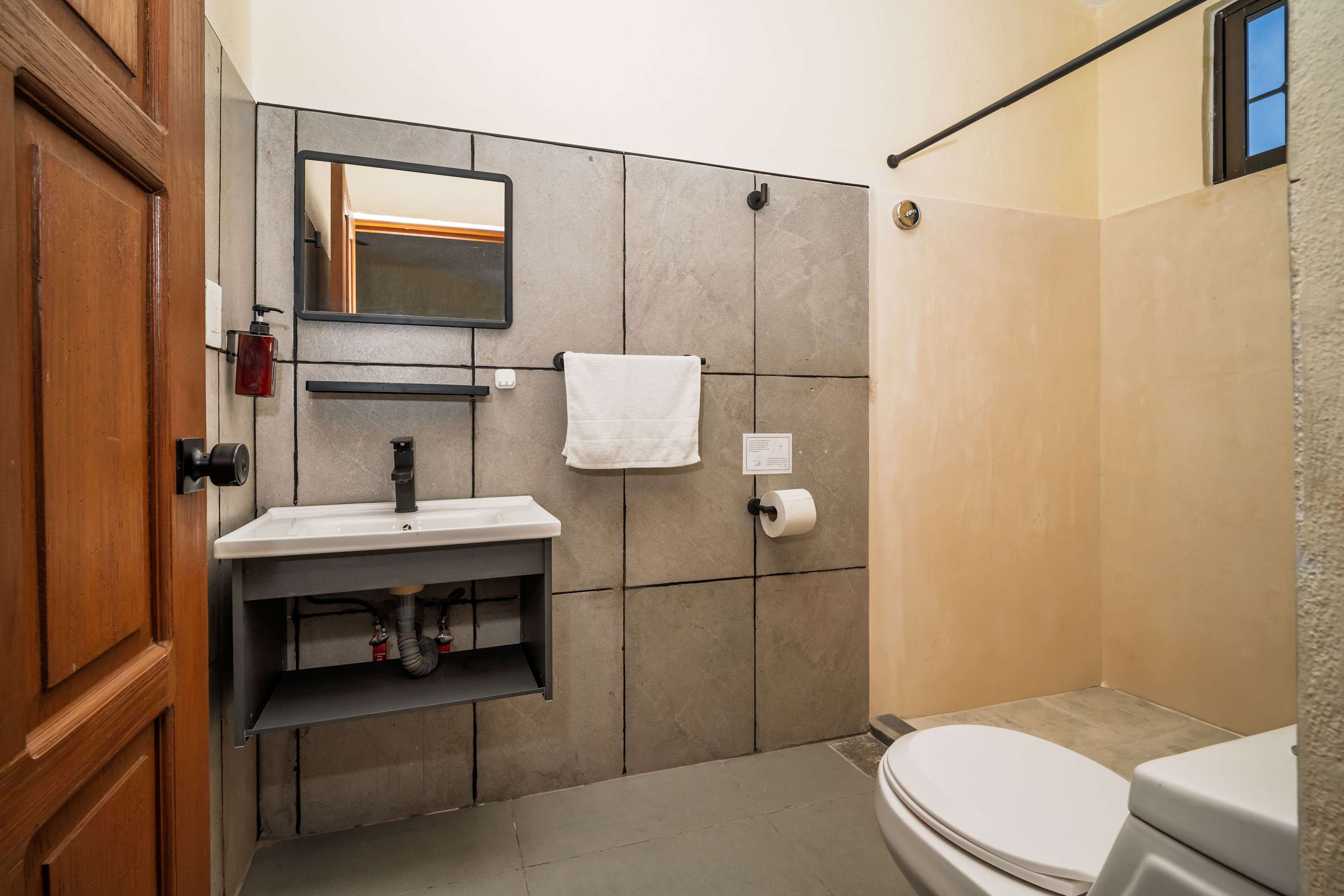 Breezy Studio in Cancún with Balcony & Park View 3