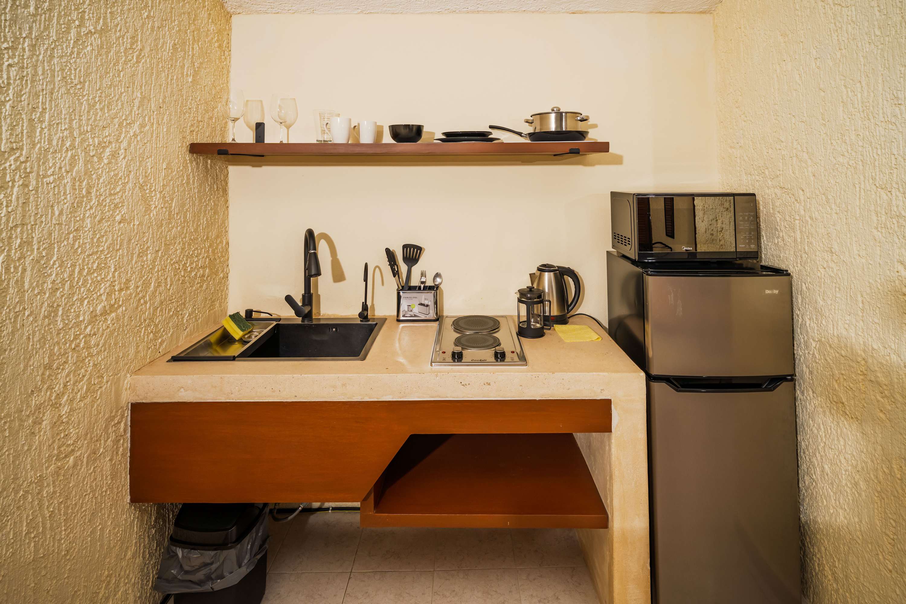 Breezy Studio in Cancún with Balcony & Park View 2