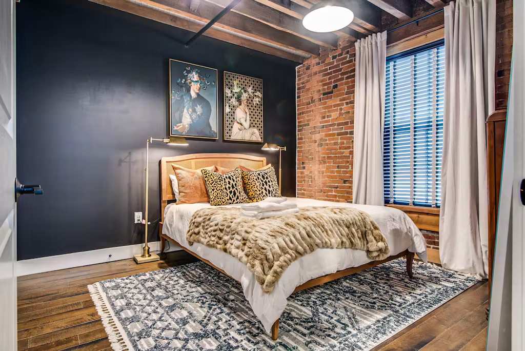 Luxury Condo | Pool & Gym | Near Broadway
