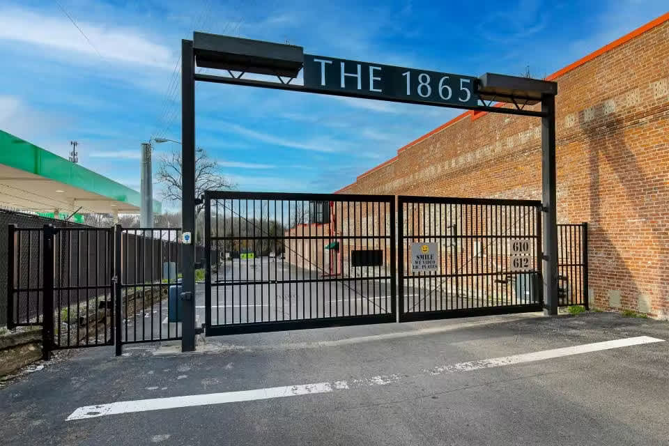 Historic Music Row Loft · Pool · Sky Deck · Loft