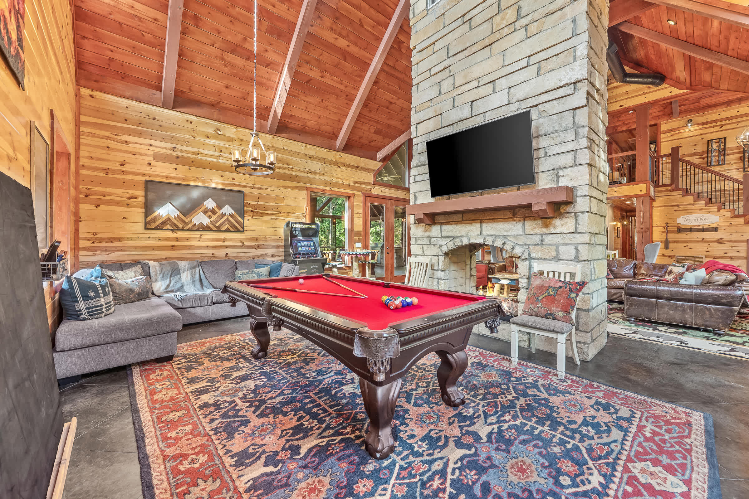 New! 6BR Spa-Firepit-Pool Table-Arcade-Mini Golf!