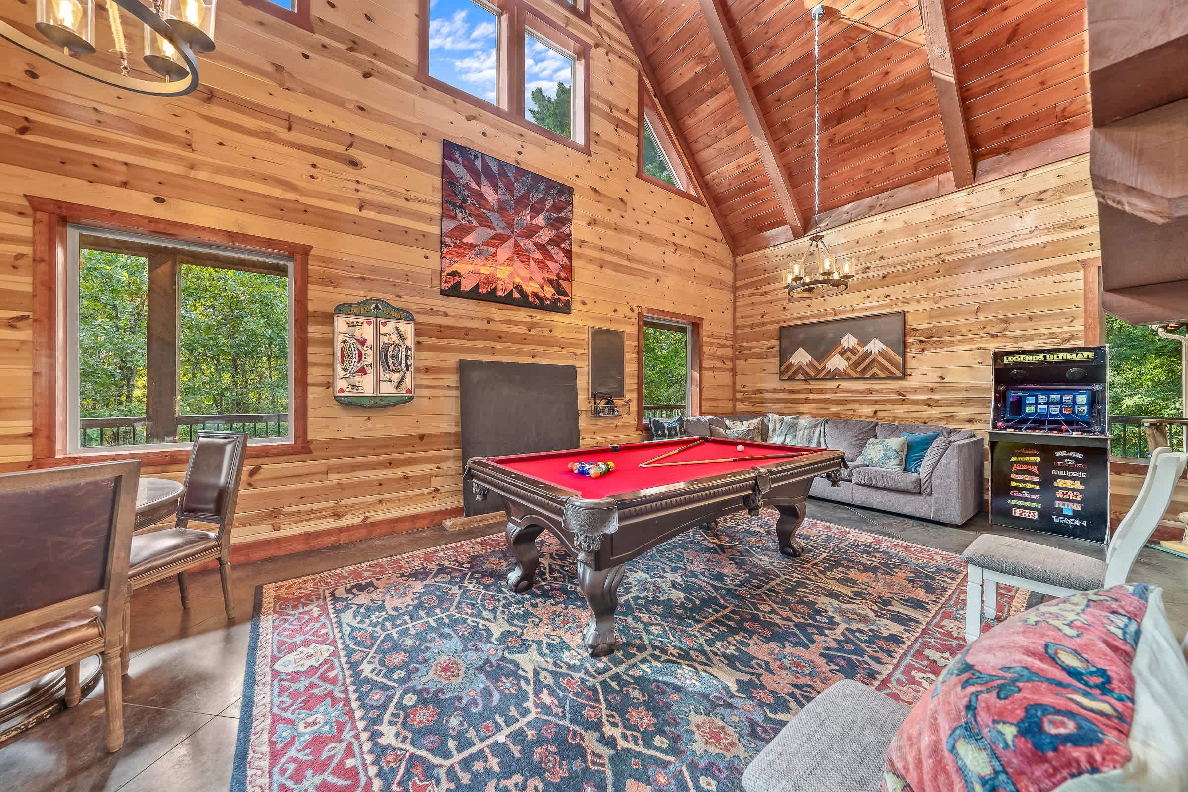 New! 6BR Spa-Firepit-Pool Table-Arcade-Mini Golf!