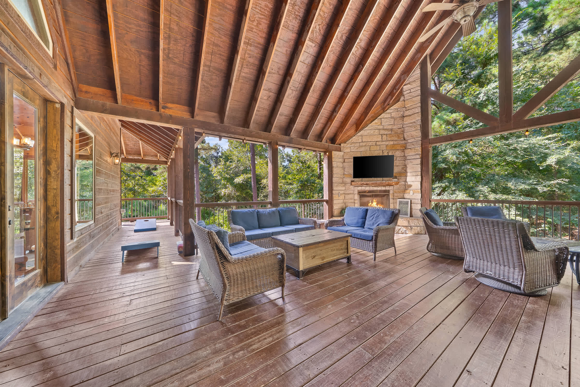 New! 6BR Spa-Firepit-Pool Table-Arcade-Mini Golf!