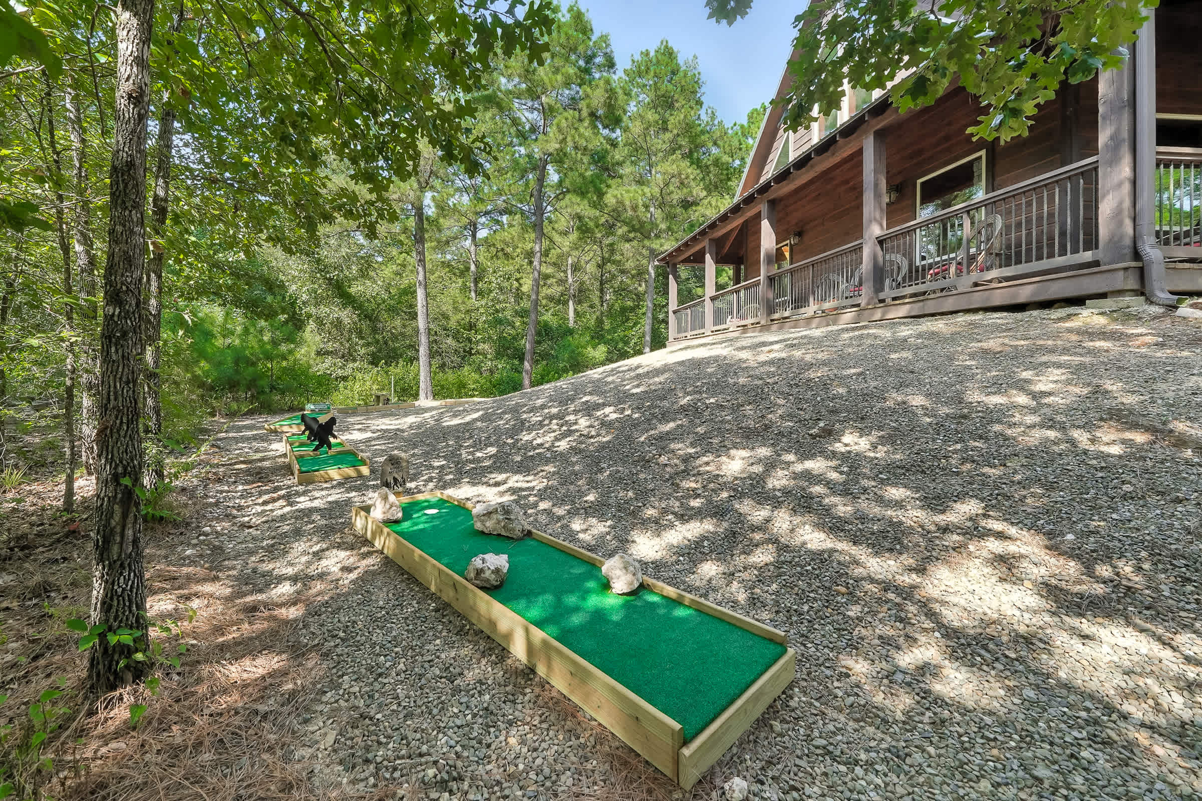 New! 6BR Spa-Firepit-Pool Table-Arcade-Mini Golf!