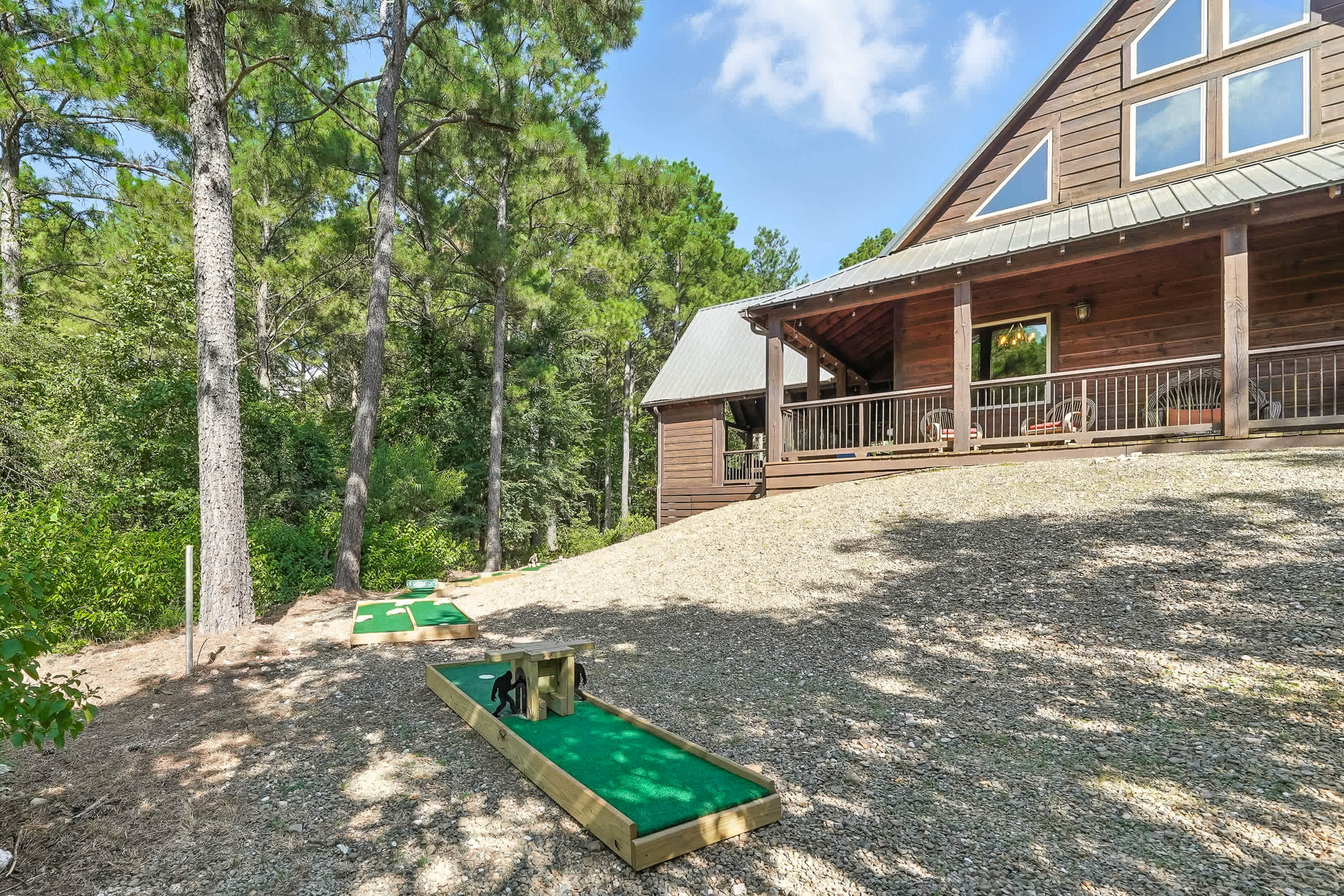 New! 6BR Spa-Firepit-Pool Table-Arcade-Mini Golf!
