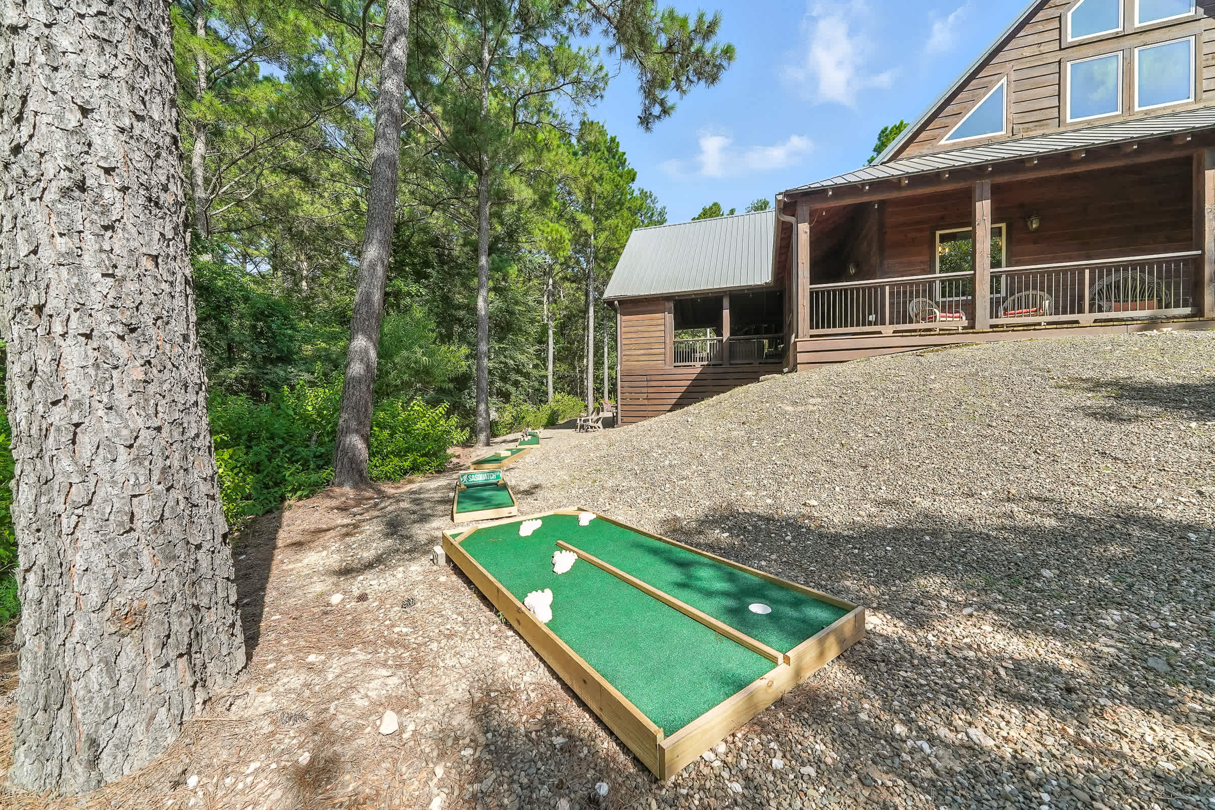 New! 6BR Spa-Firepit-Pool Table-Arcade-Mini Golf!