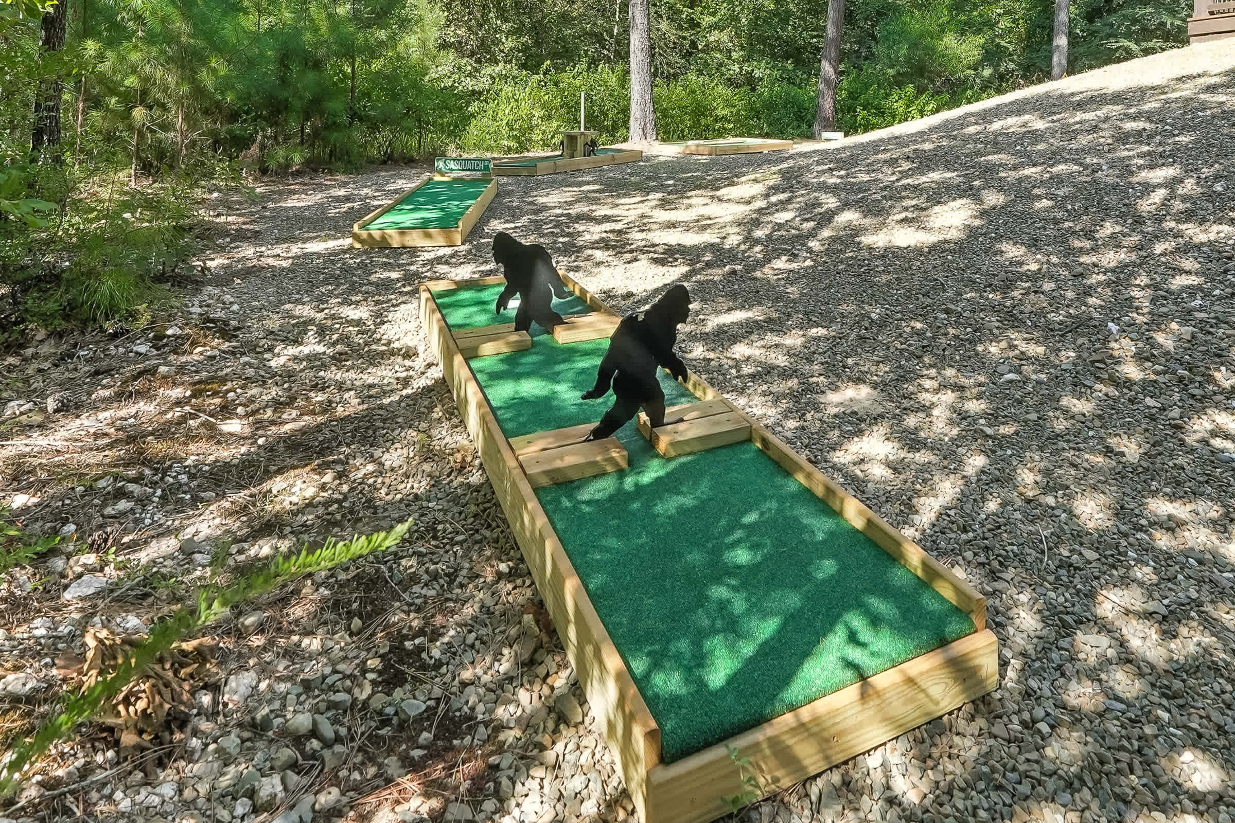 New! 6BR Spa-Firepit-Pool Table-Arcade-Mini Golf!
