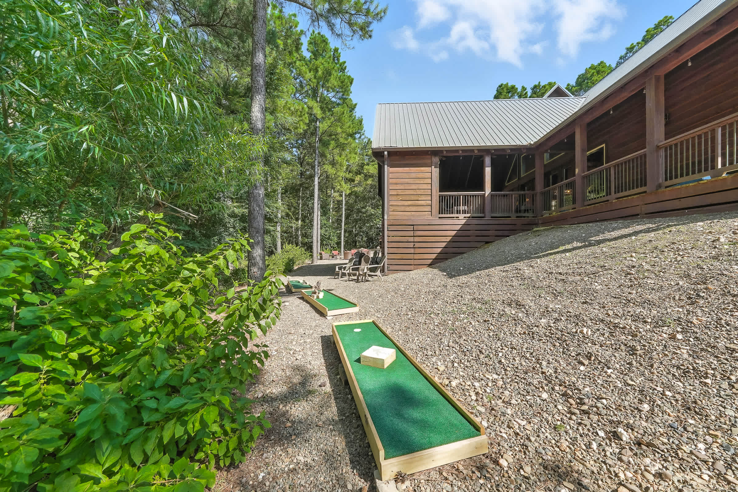 New! 6BR Spa-Firepit-Pool Table-Arcade-Mini Golf!