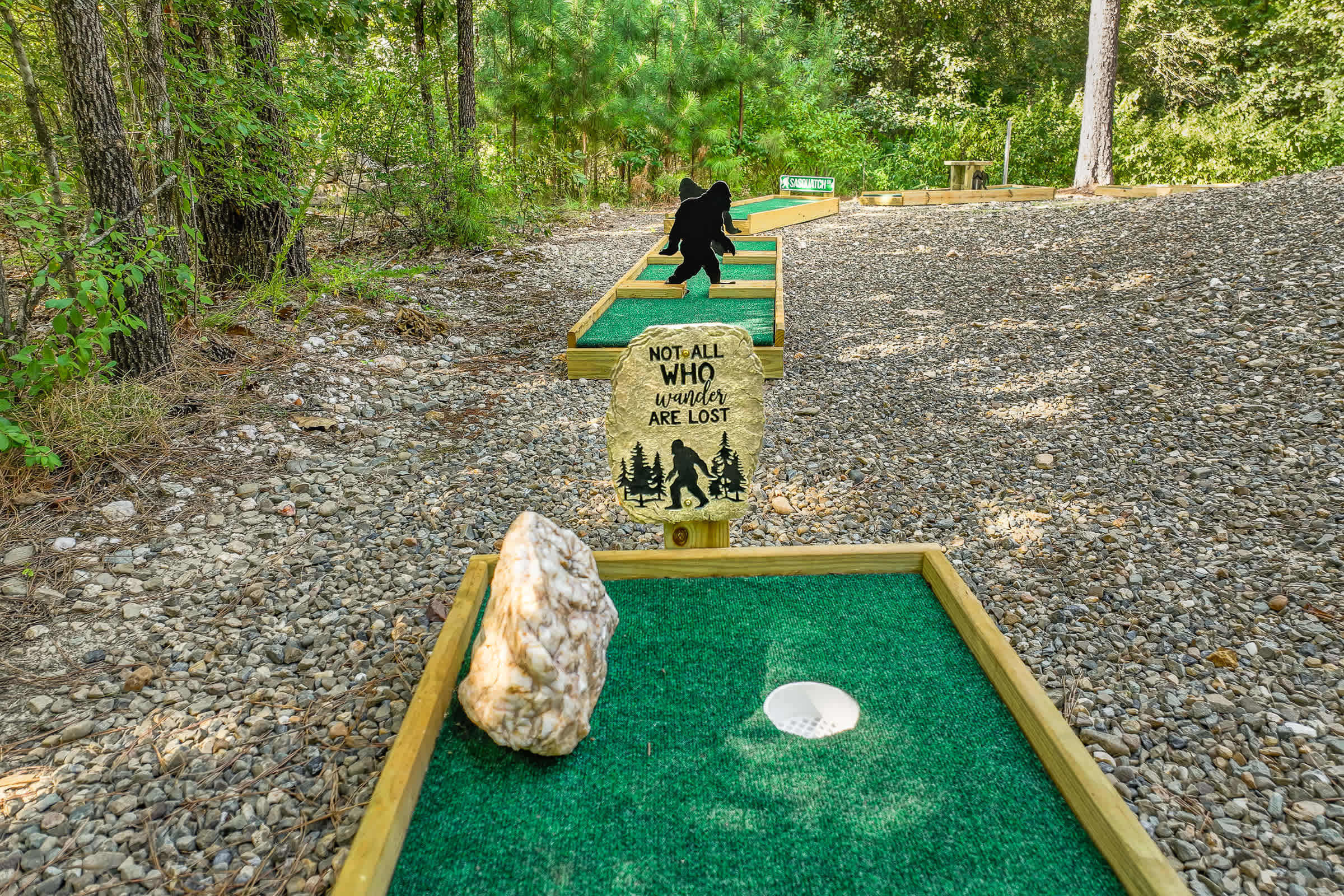 New! 6BR Spa-Firepit-Pool Table-Arcade-Mini Golf!