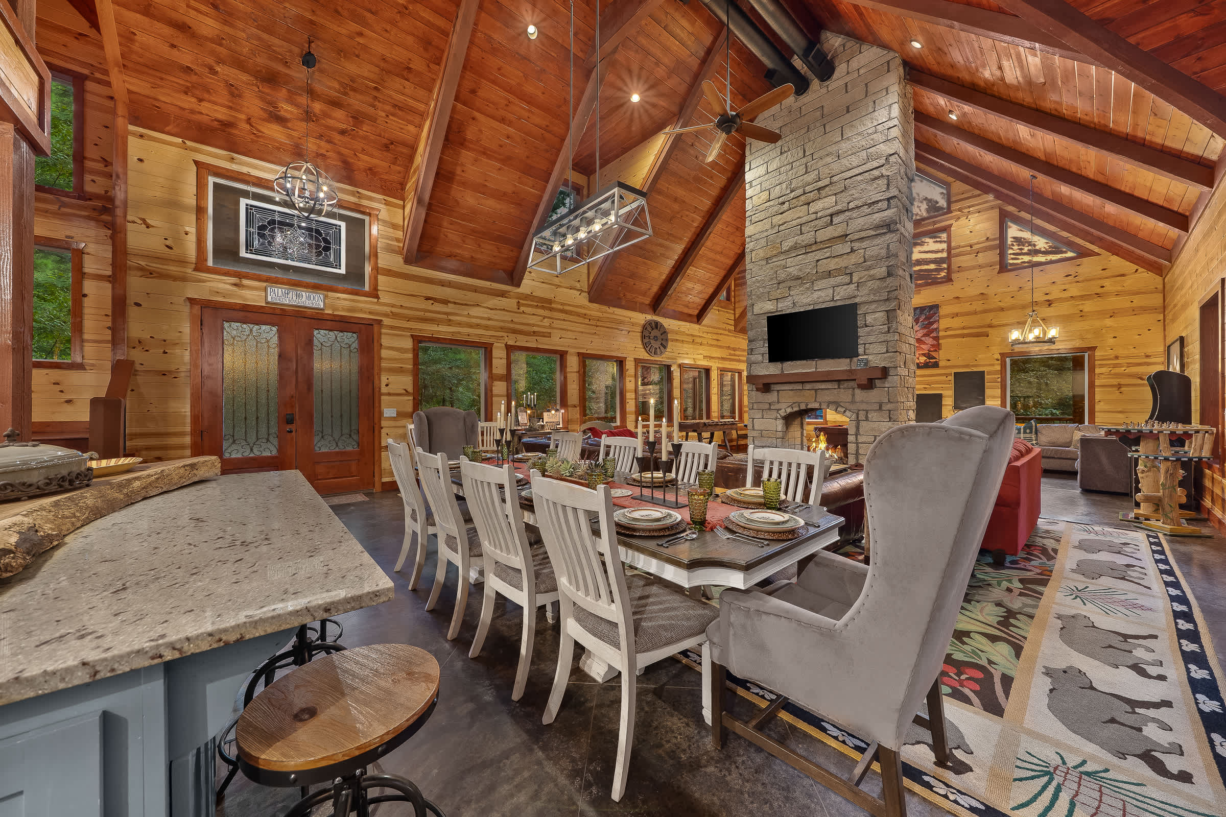 New! 6BR Spa-Firepit-Pool Table-Arcade-Mini Golf!