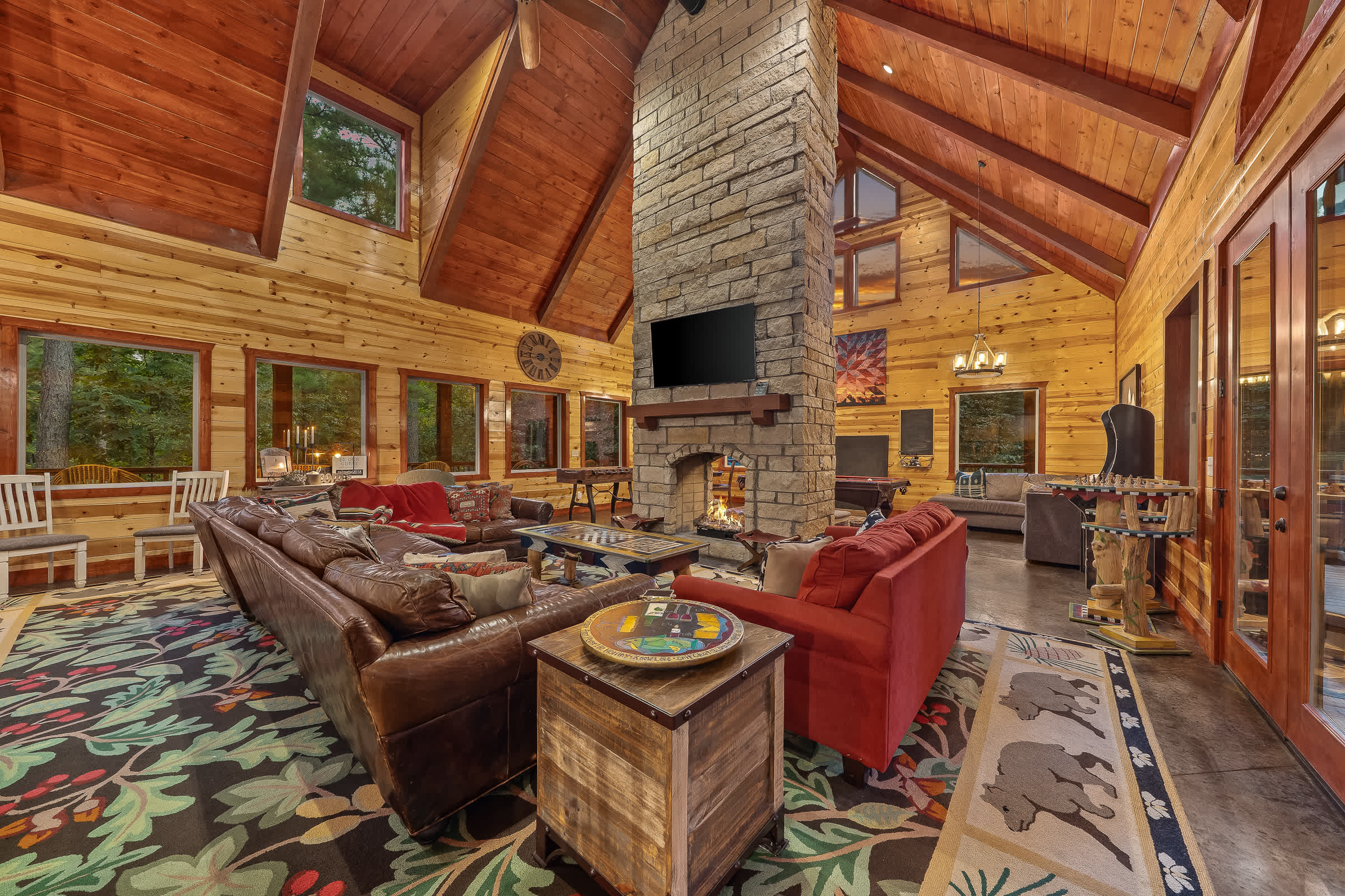 New! 6BR Spa-Firepit-Pool Table-Arcade-Mini Golf!
