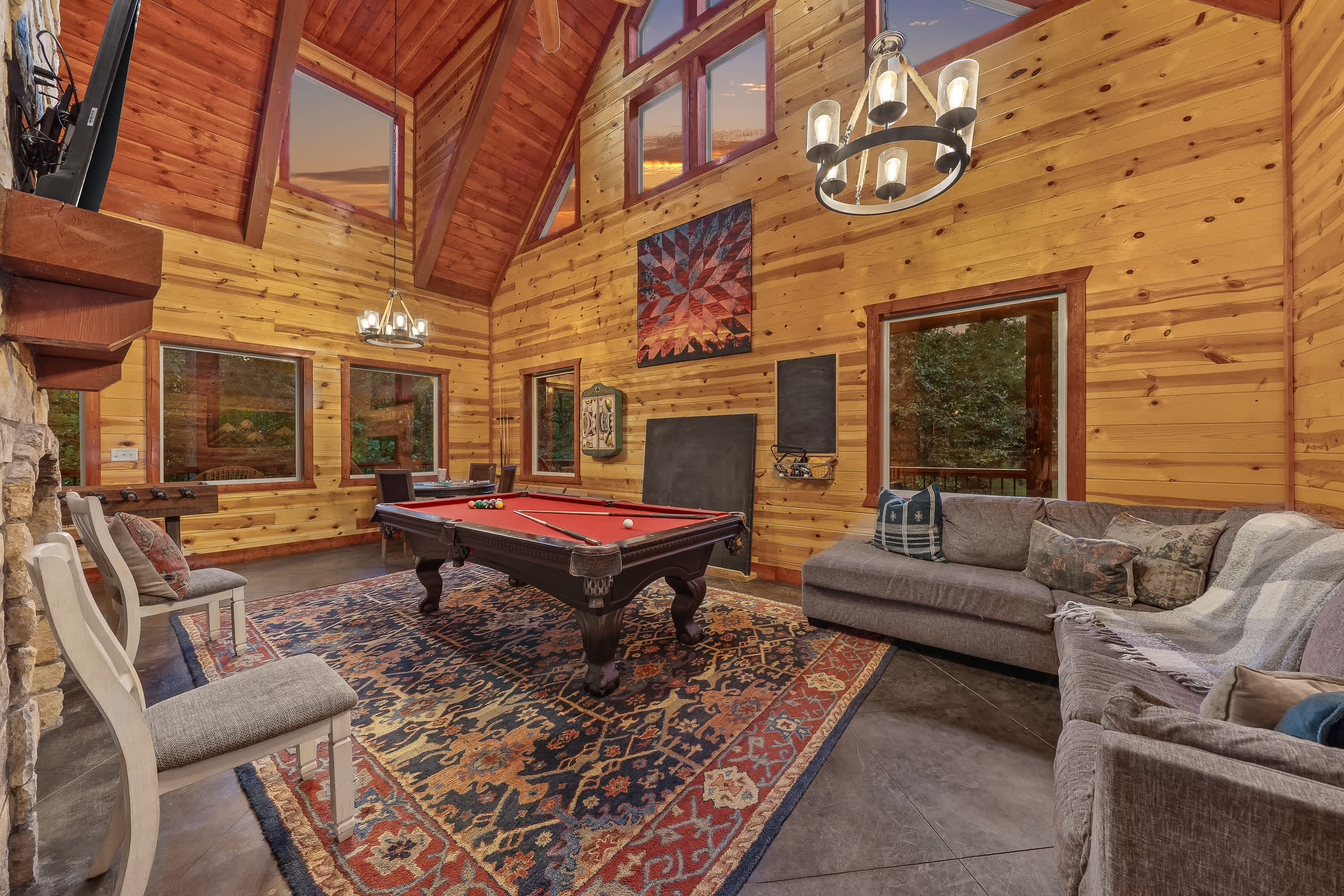 New! 6BR Spa-Firepit-Pool Table-Arcade-Mini Golf!