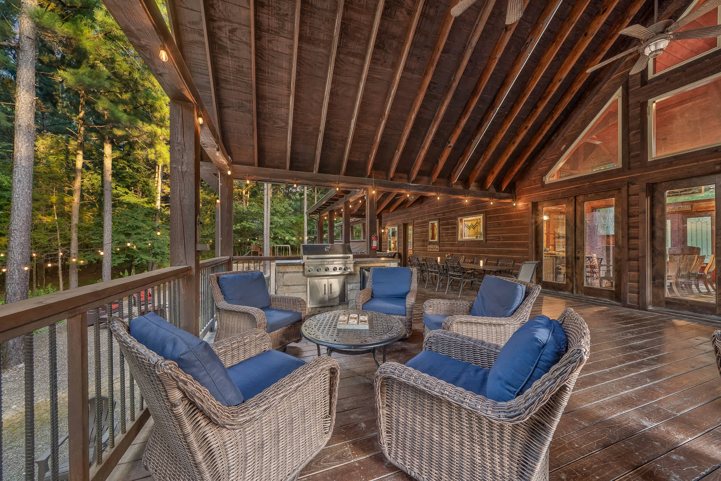 New! 6BR Spa-Firepit-Pool Table-Arcade-Mini Golf!