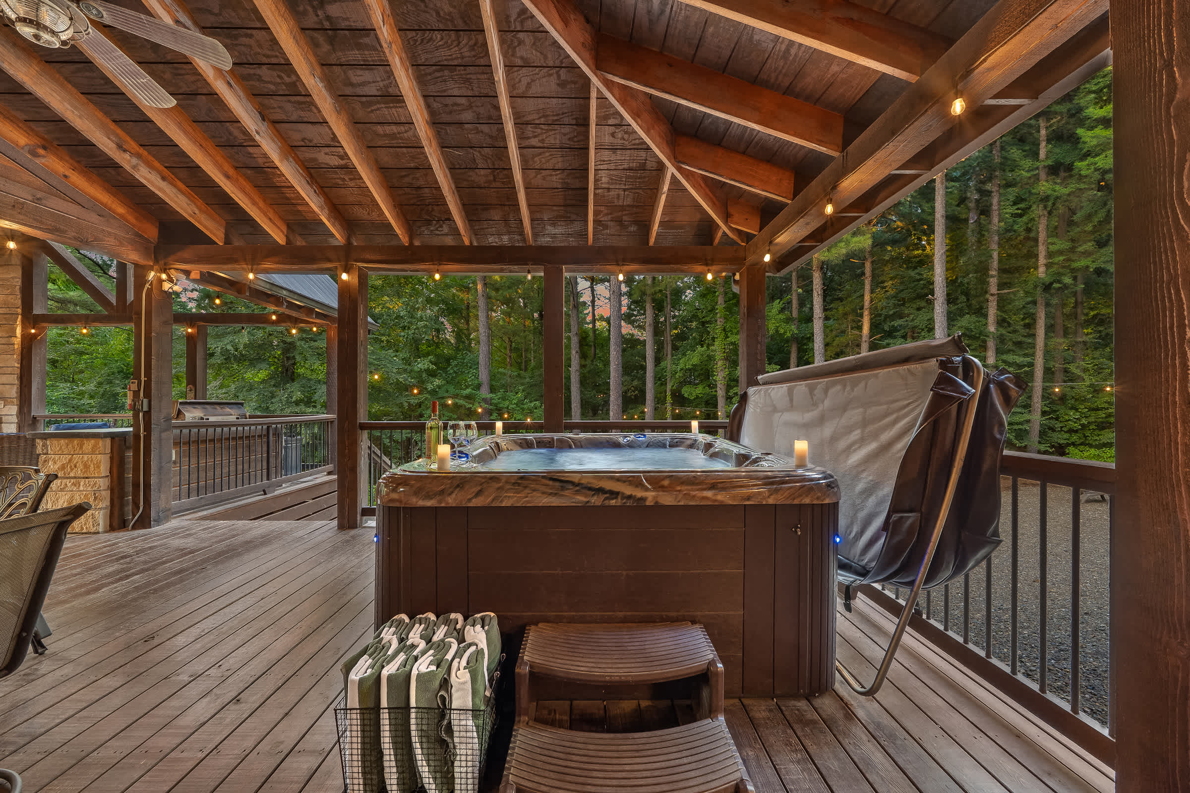 New! 6BR Spa-Firepit-Pool Table-Arcade-Mini Golf!