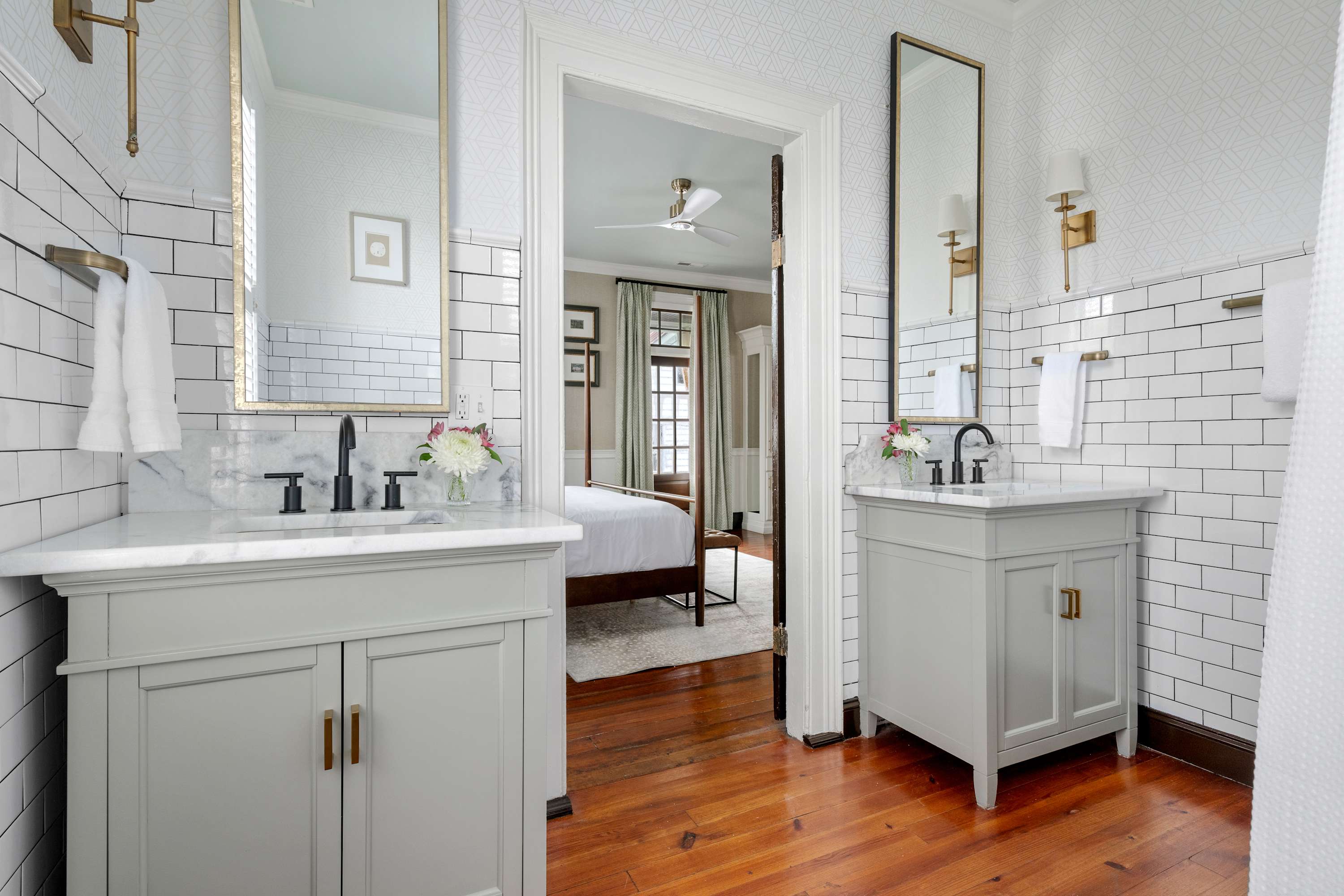 Bathroom #1: Tub/Shower 
