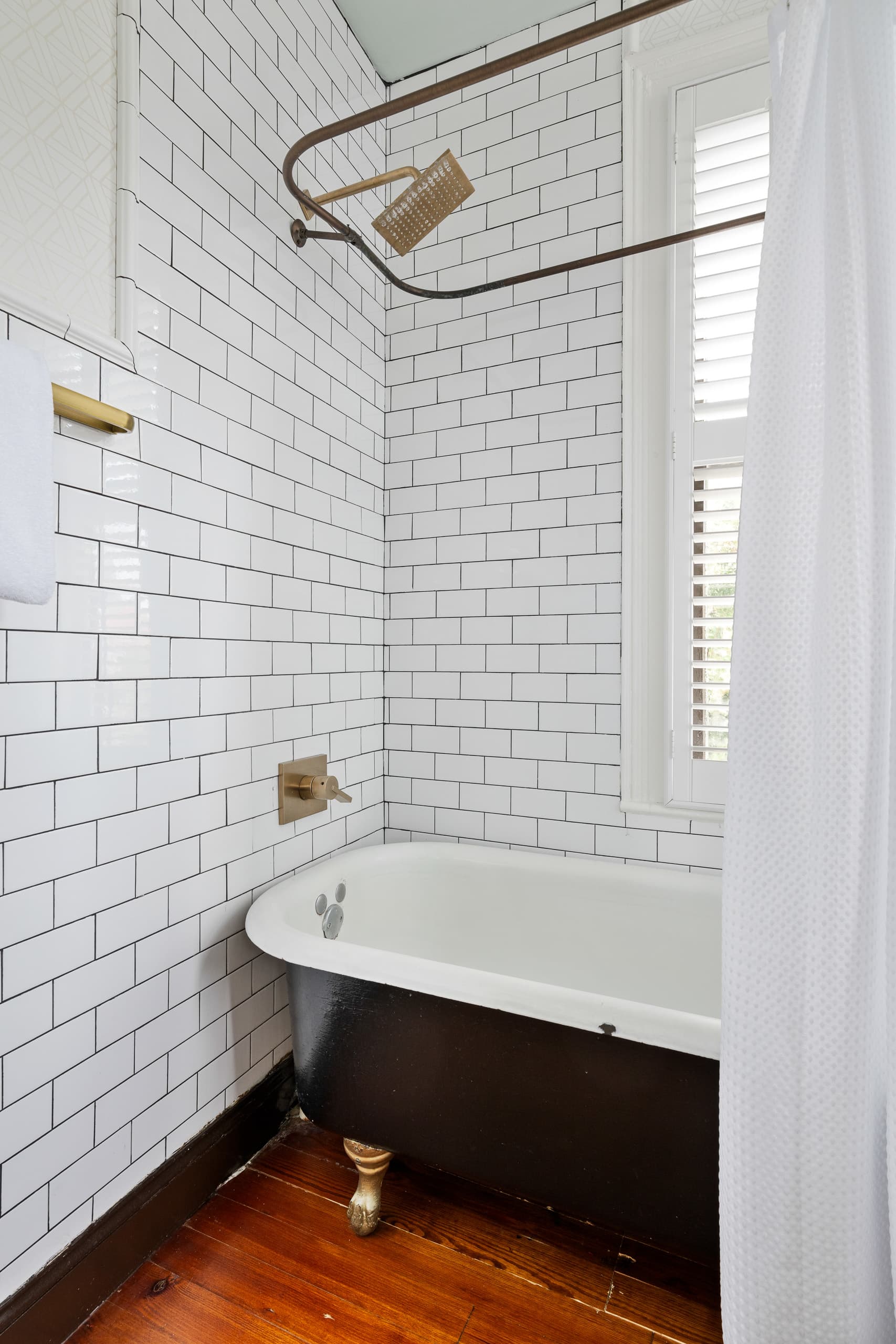 Bathroom #1: Tub/Shower 