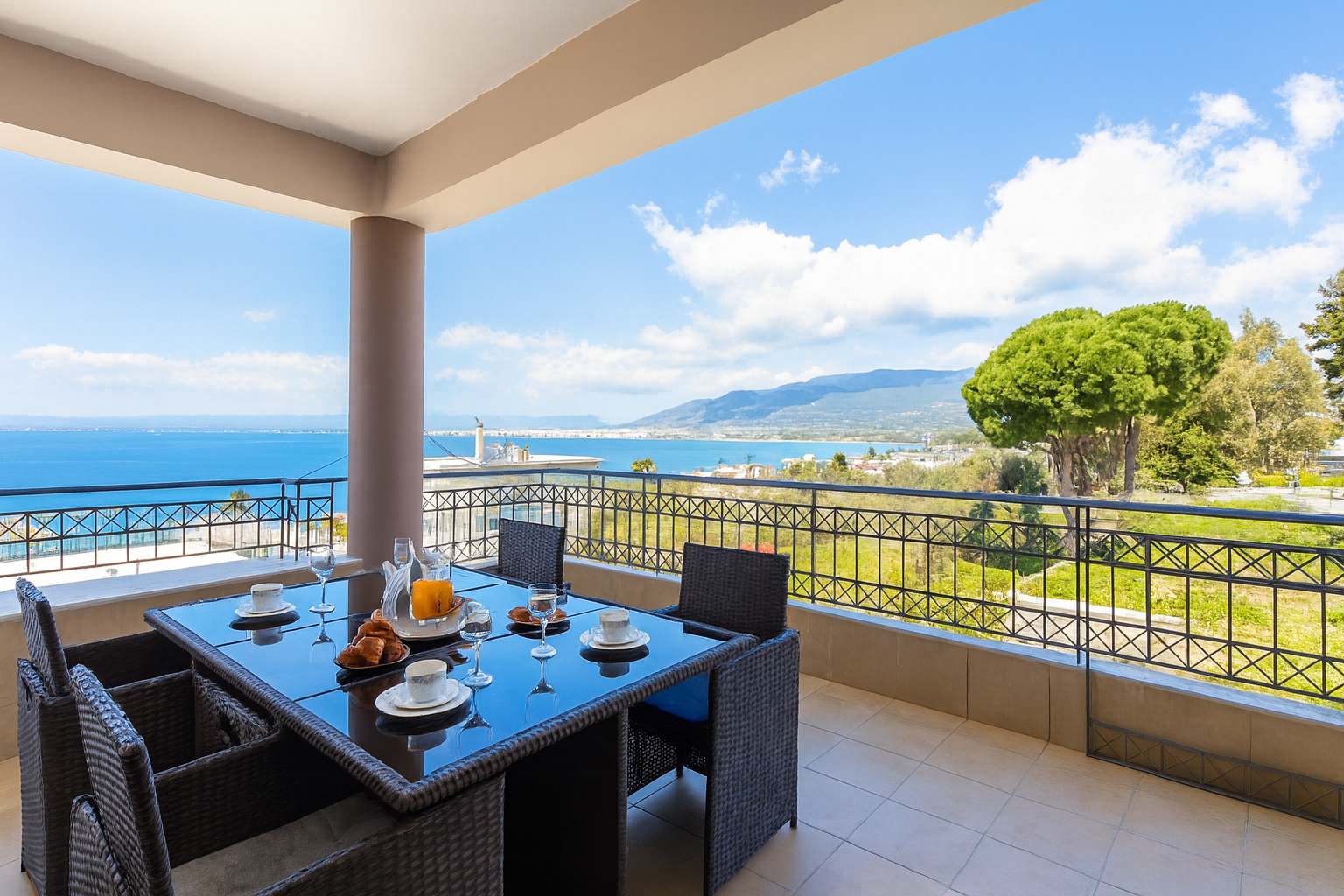 Verga Beachside Getaway with Panoramic Seaviews — Paralia Vergas, Paralia Vergas — vacation rental