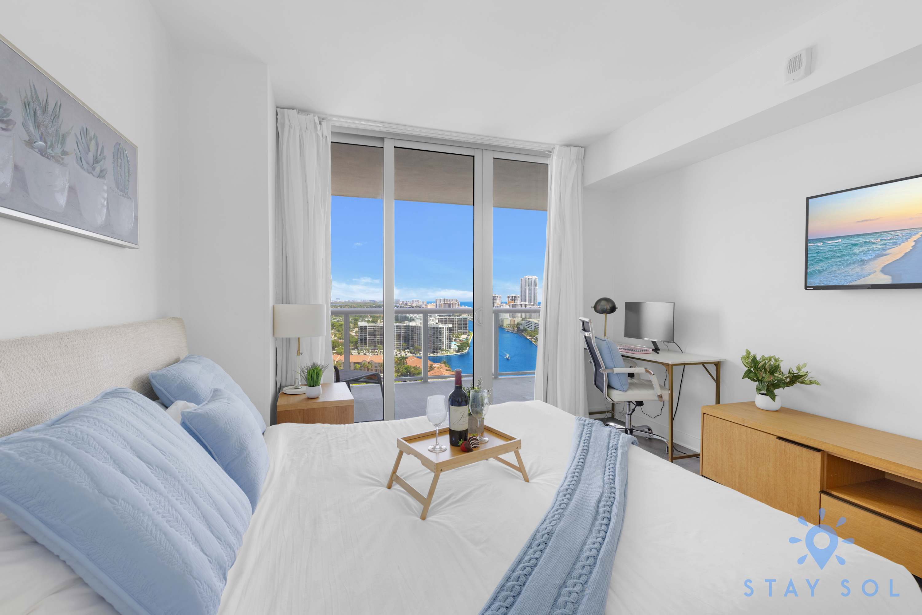 Luxury Apt w/ amazing Views, Beach Access & Pool