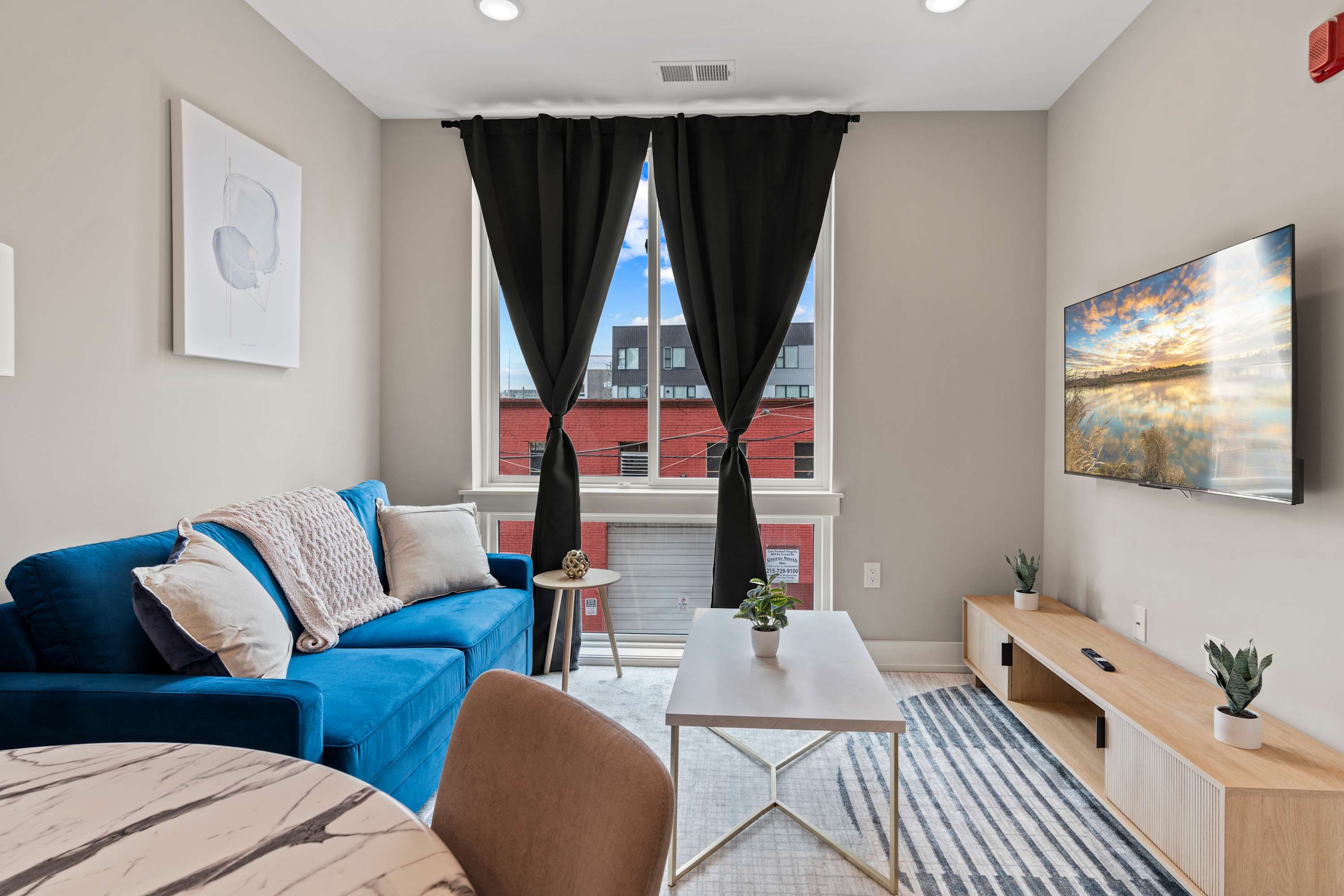 Charming Living Space With Modern Kitchen - Delightful Urban Getaway - Philadelphie, PA