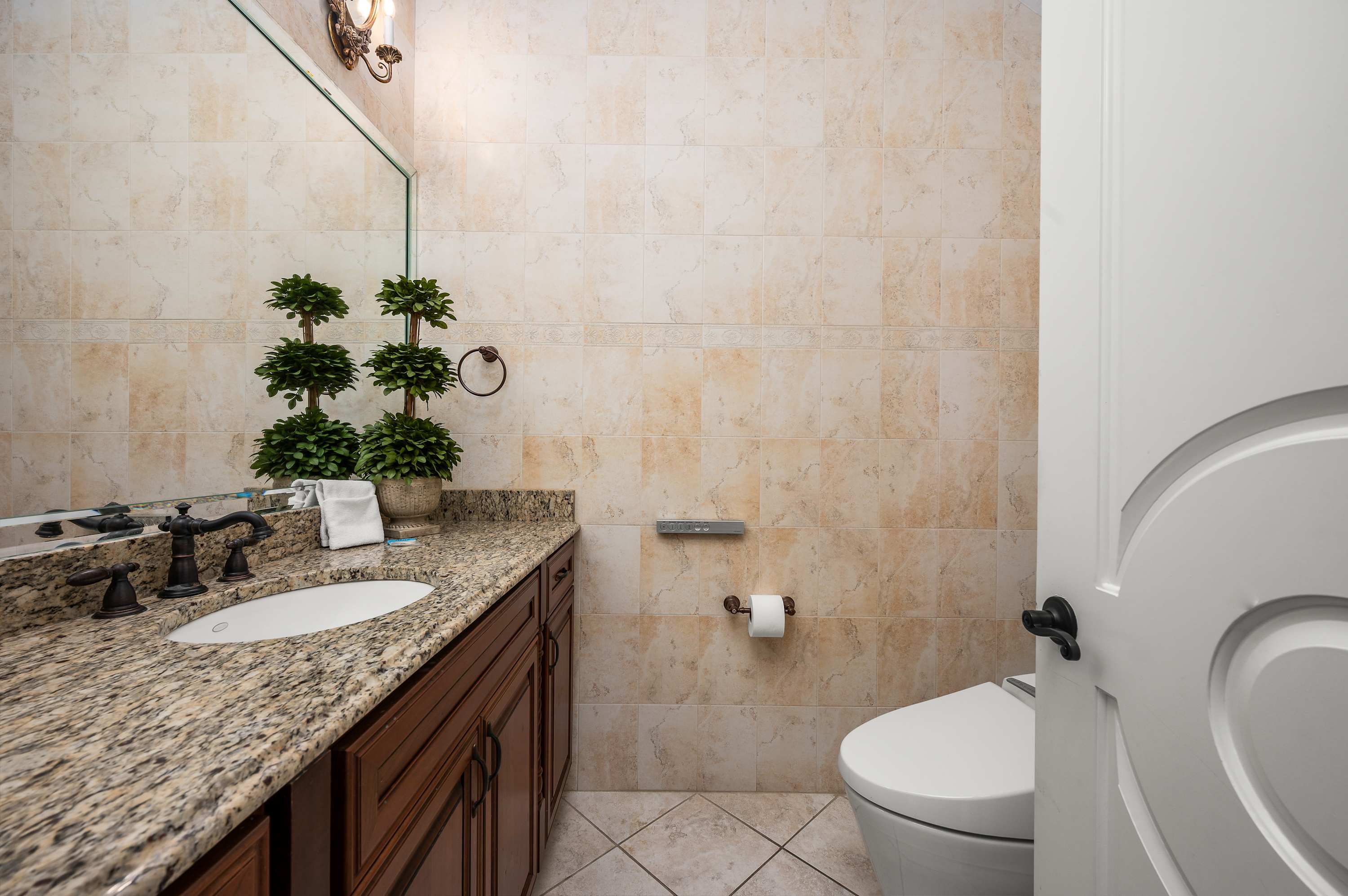 Spacious villa near Disney w/ pool & cinema