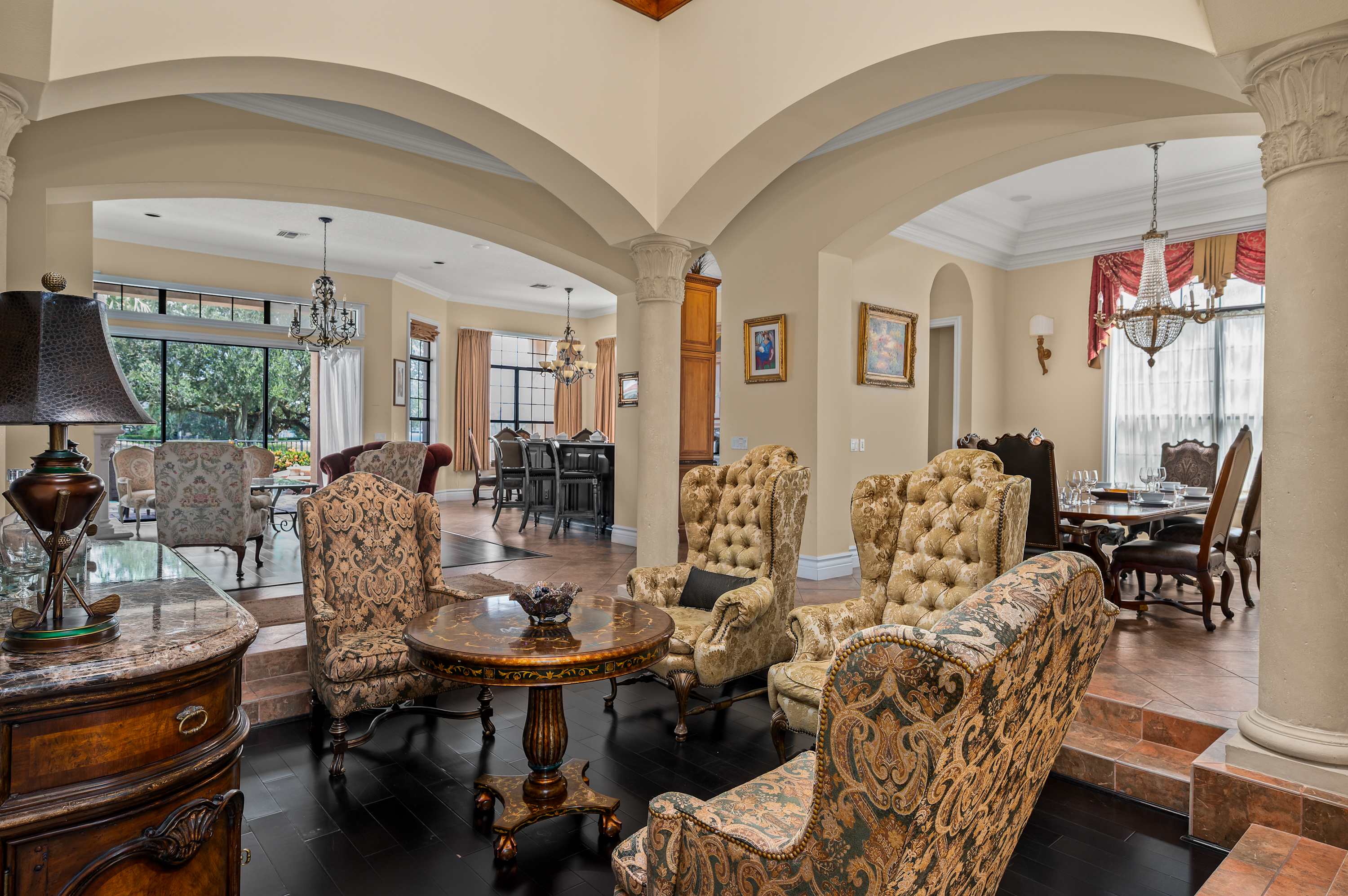 Spacious villa near Disney w/ pool & cinema