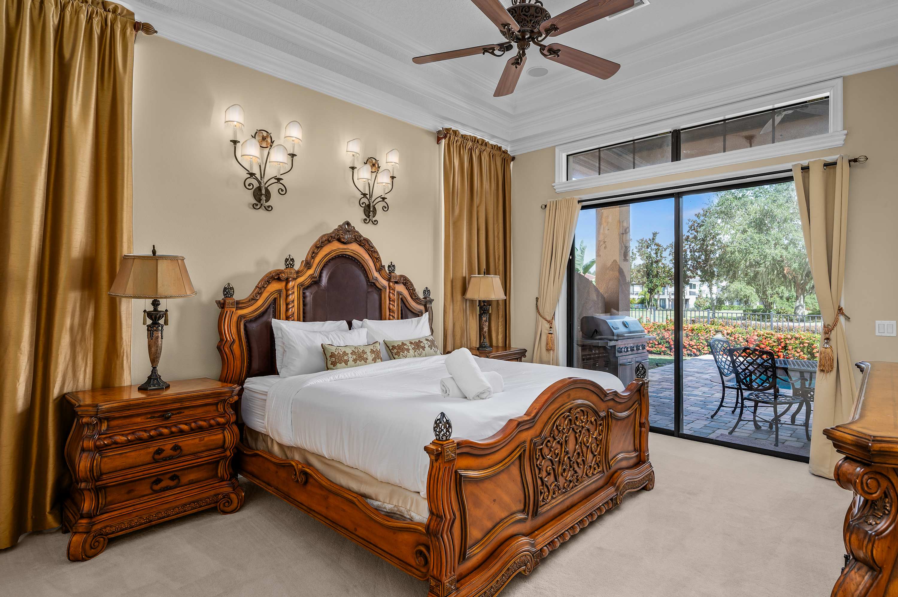 Spacious villa near Disney w/ pool & cinema