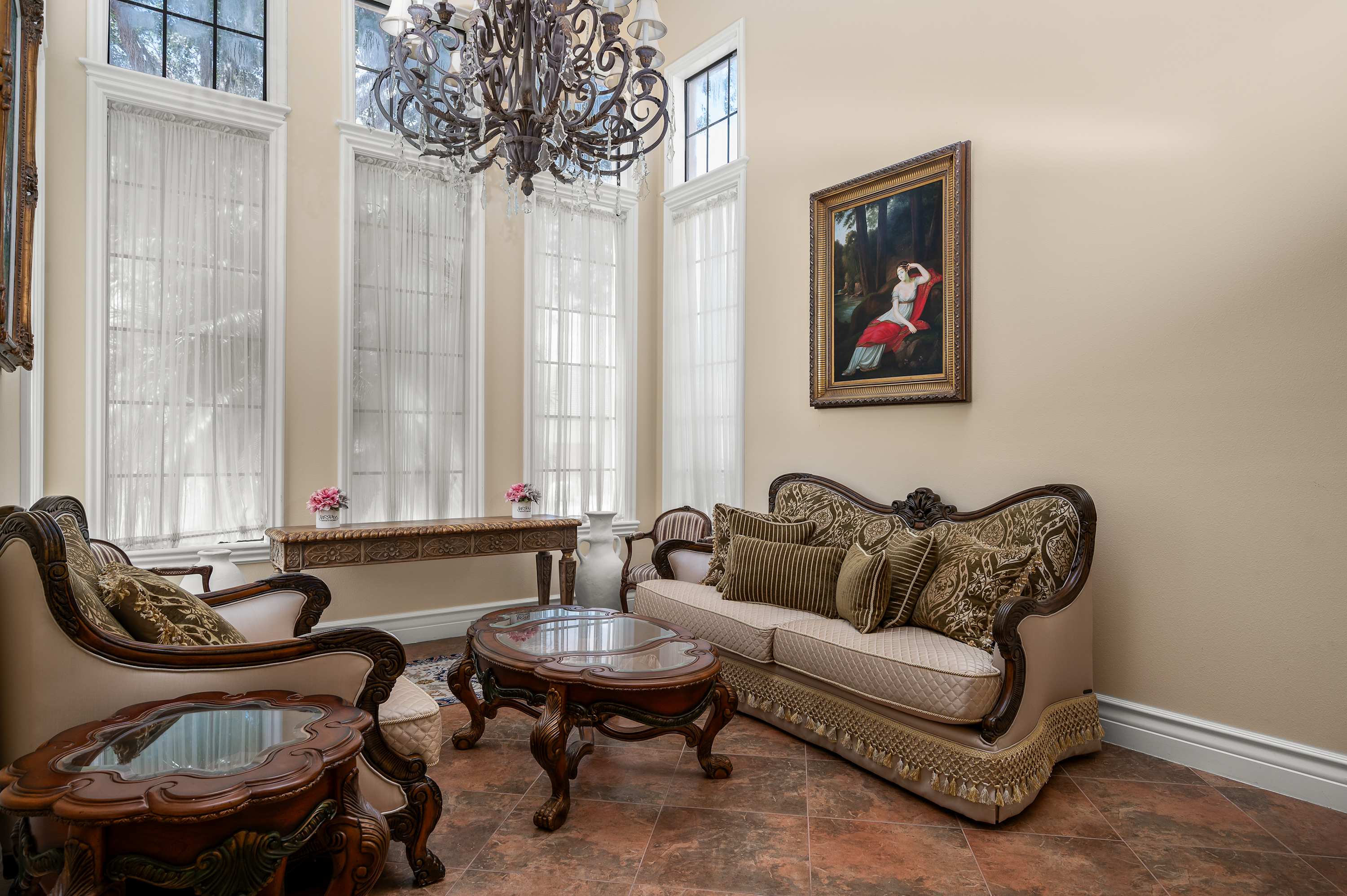 Spacious villa near Disney w/ pool & cinema