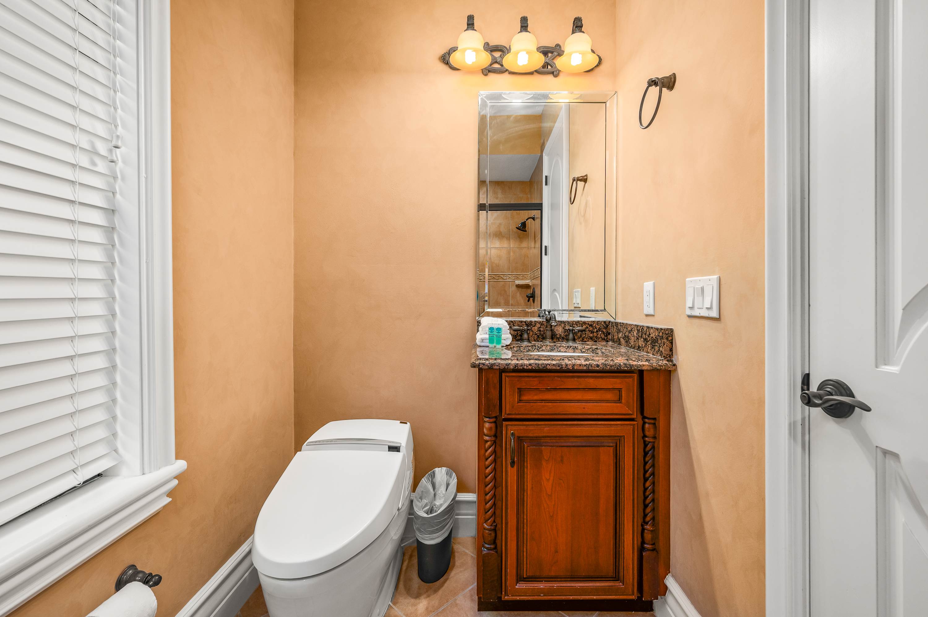 Spacious villa near Disney w/ pool & cinema