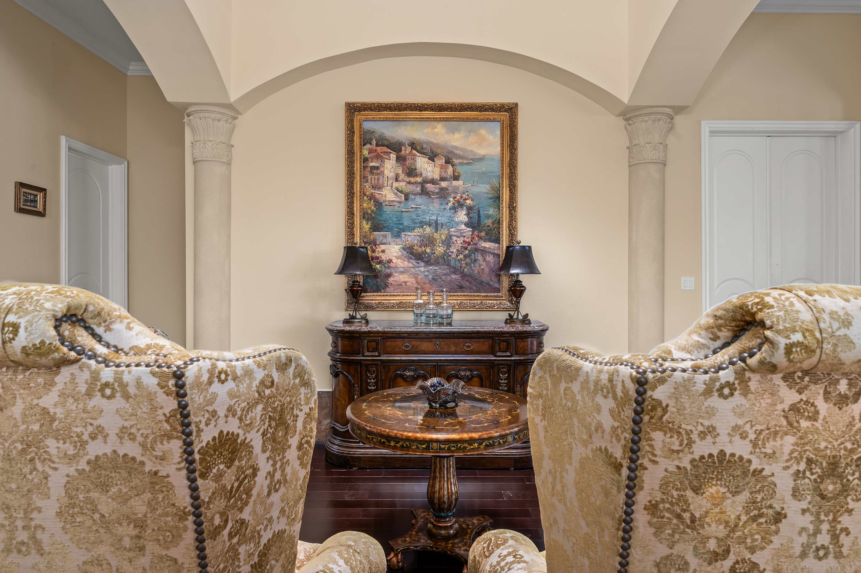 Spacious villa near Disney w/ pool & cinema