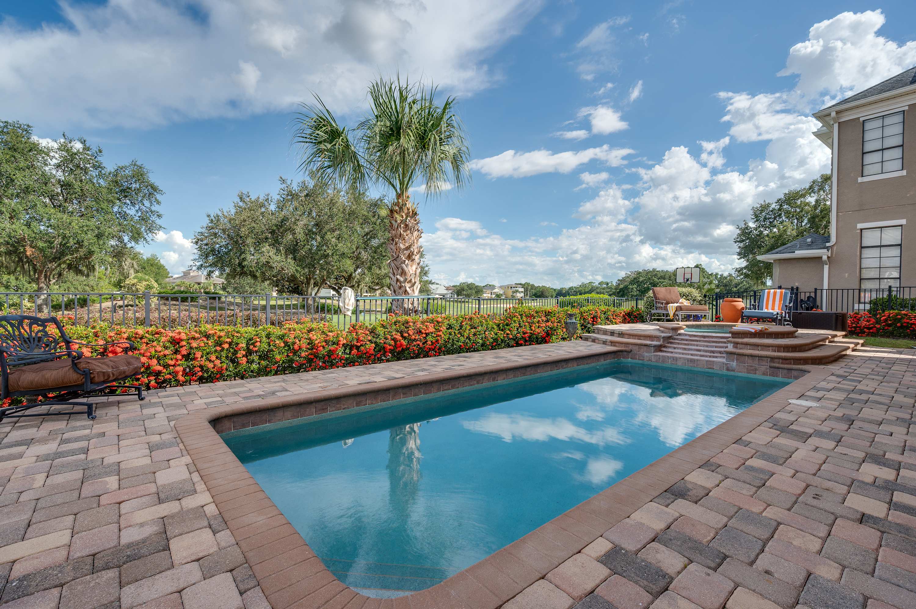 Spacious villa near Disney w/ pool & cinema