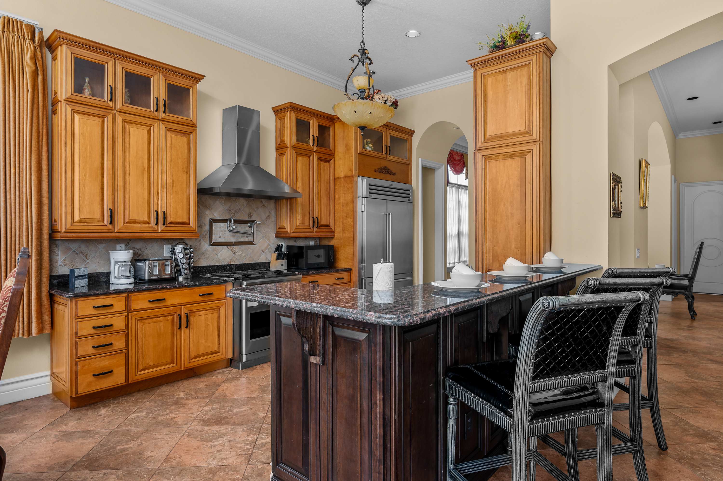 Spacious villa near Disney w/ pool & cinema