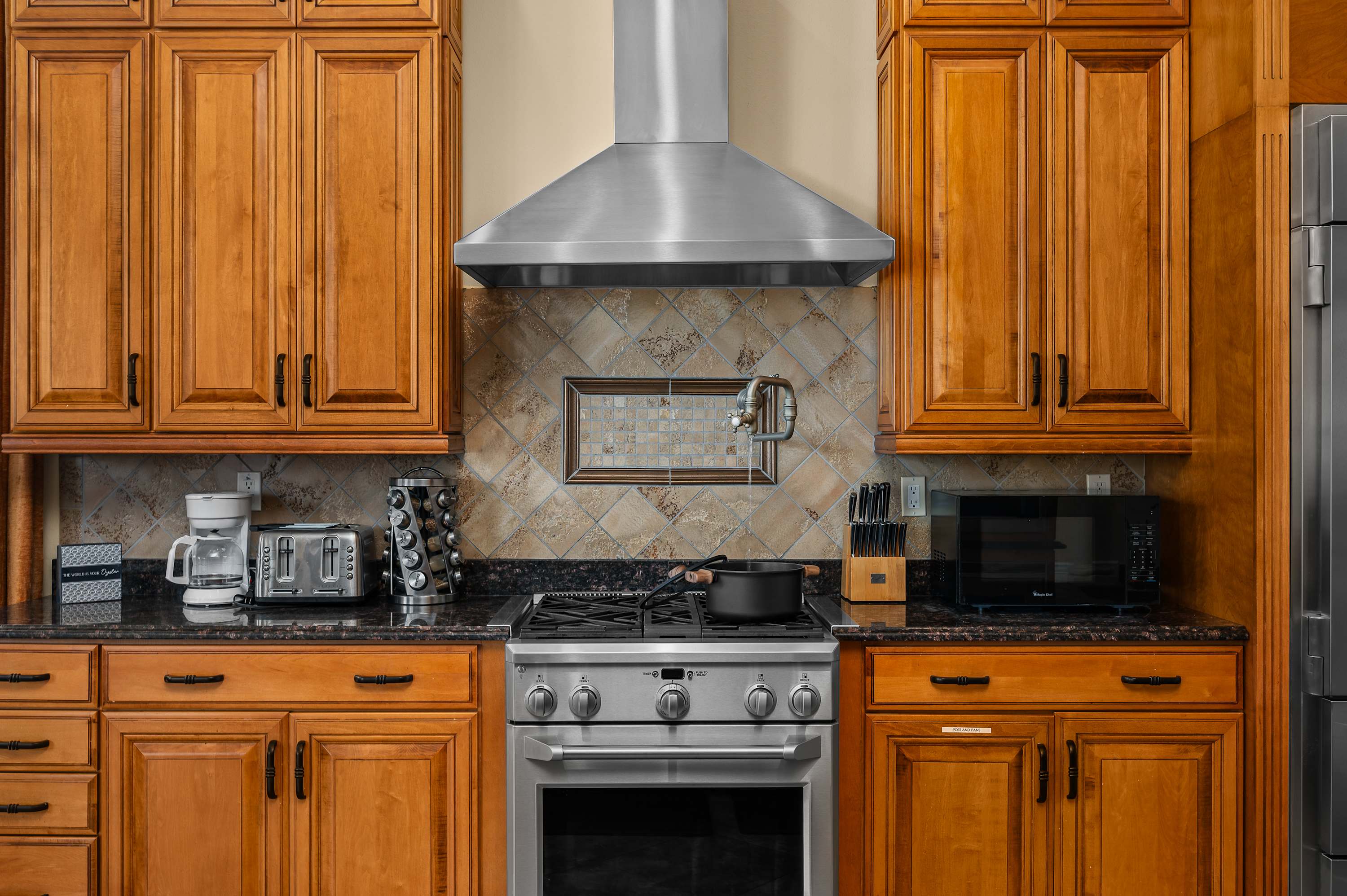 Spacious villa near Disney w/ pool & cinema