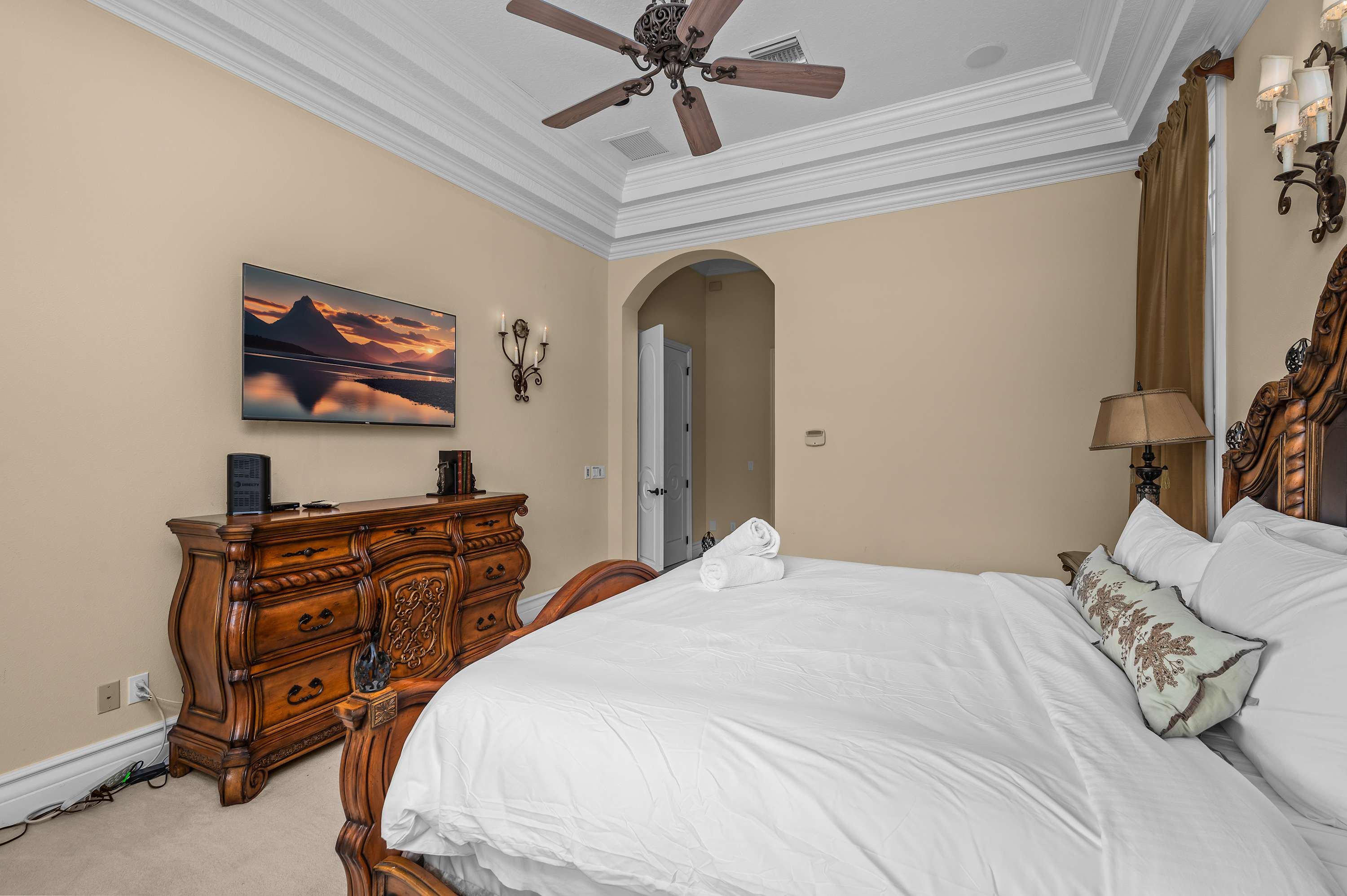 Spacious villa near Disney w/ pool & cinema