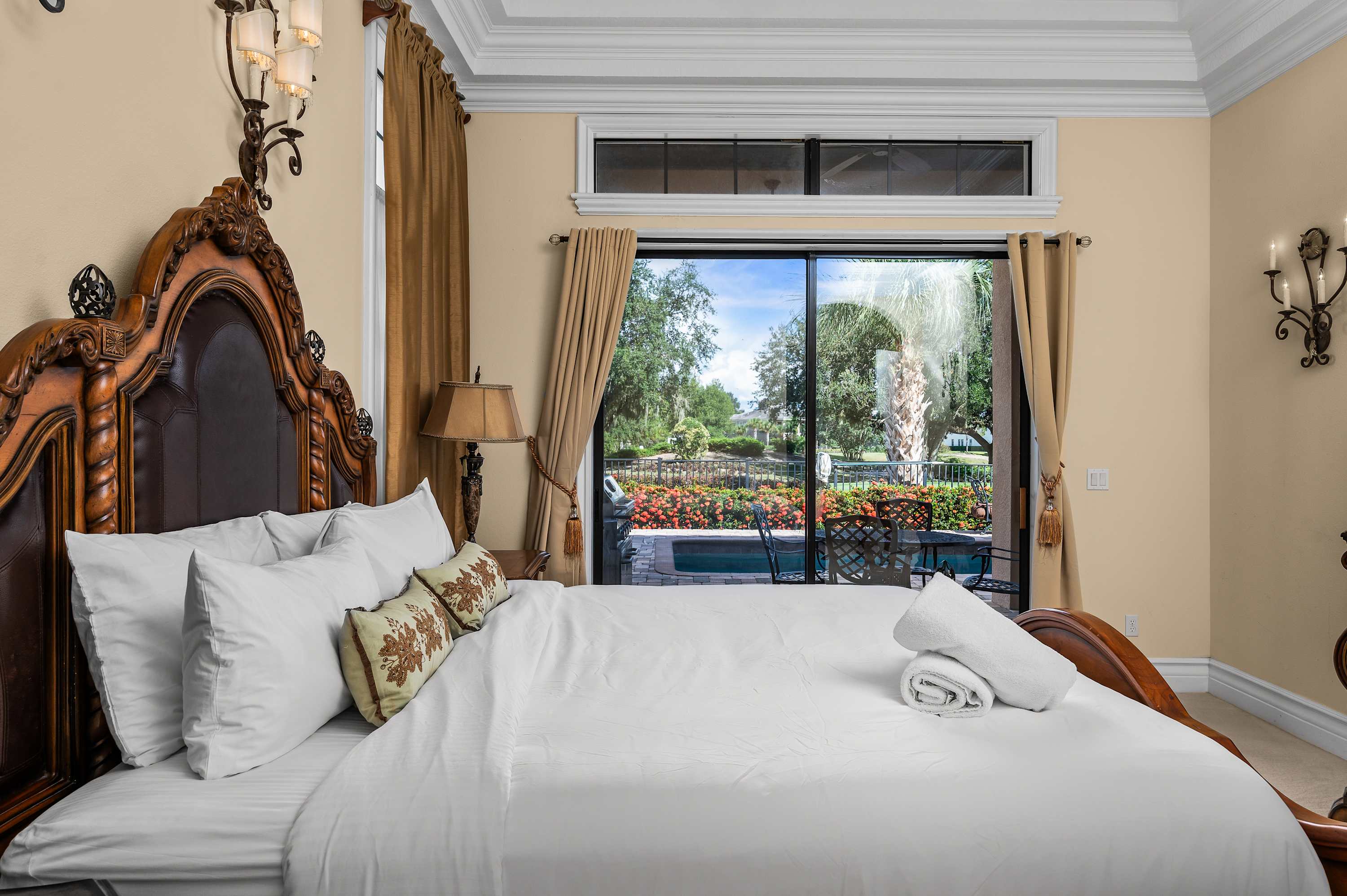 Spacious villa near Disney w/ pool & cinema