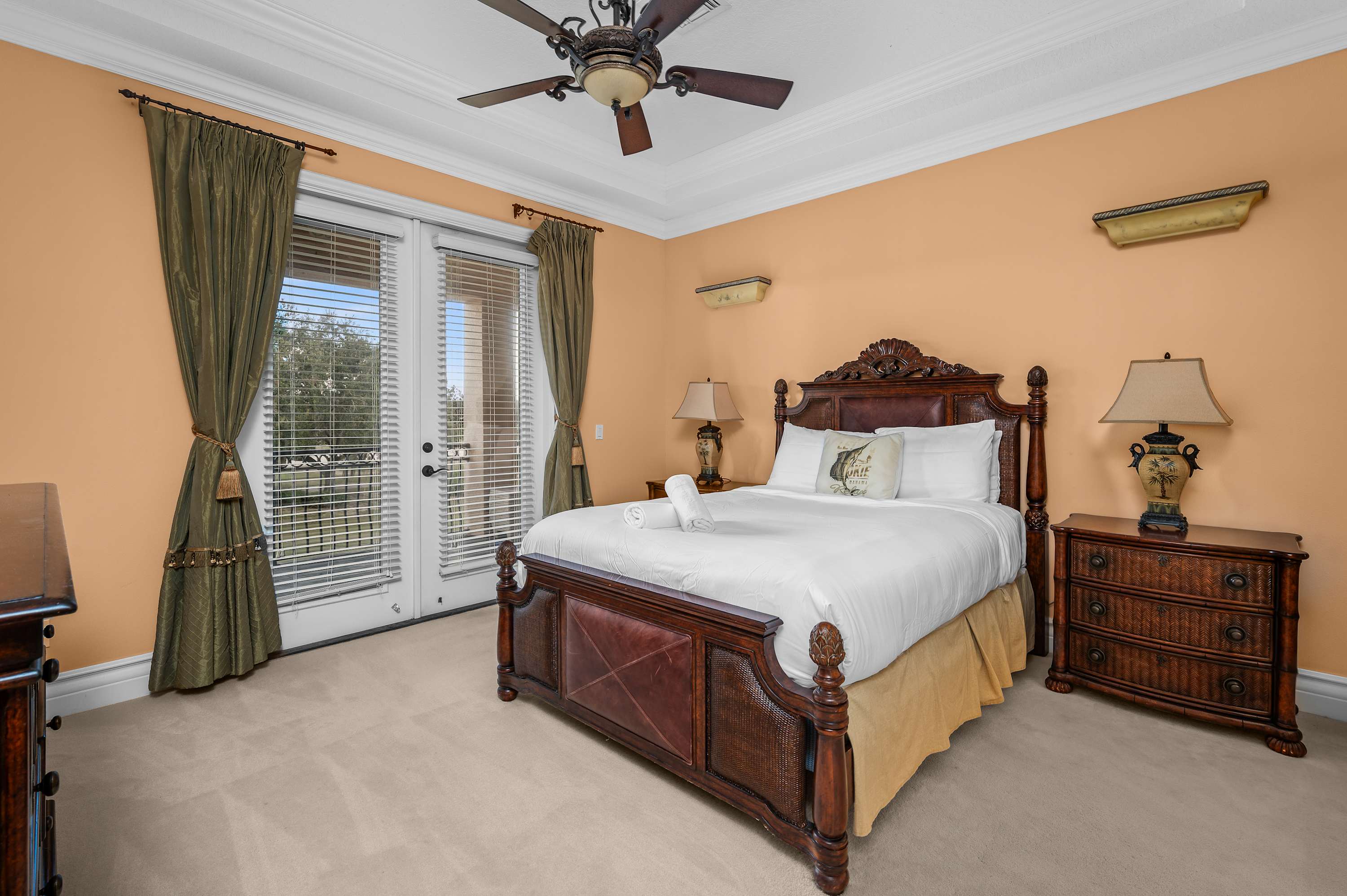 Spacious villa near Disney w/ pool & cinema