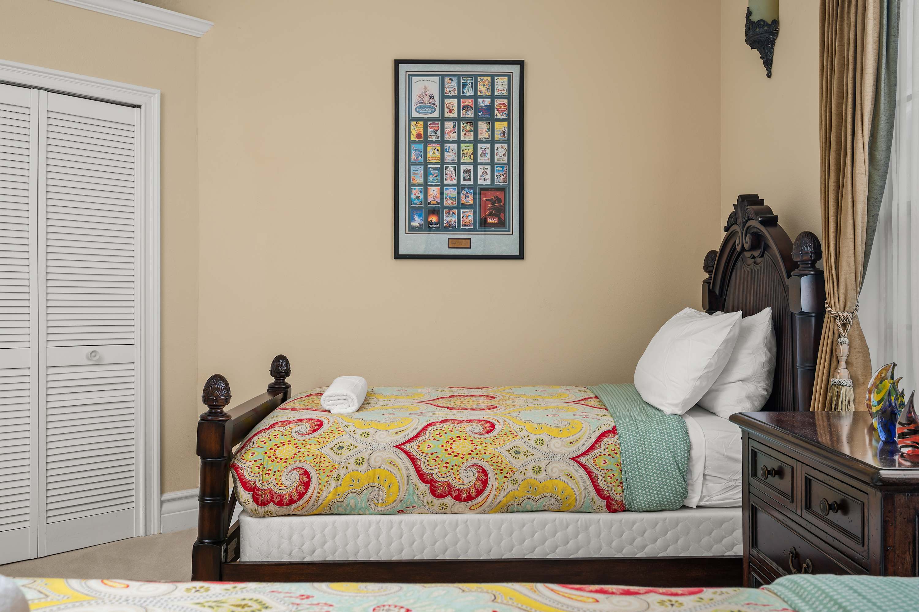 Spacious villa near Disney w/ pool & cinema