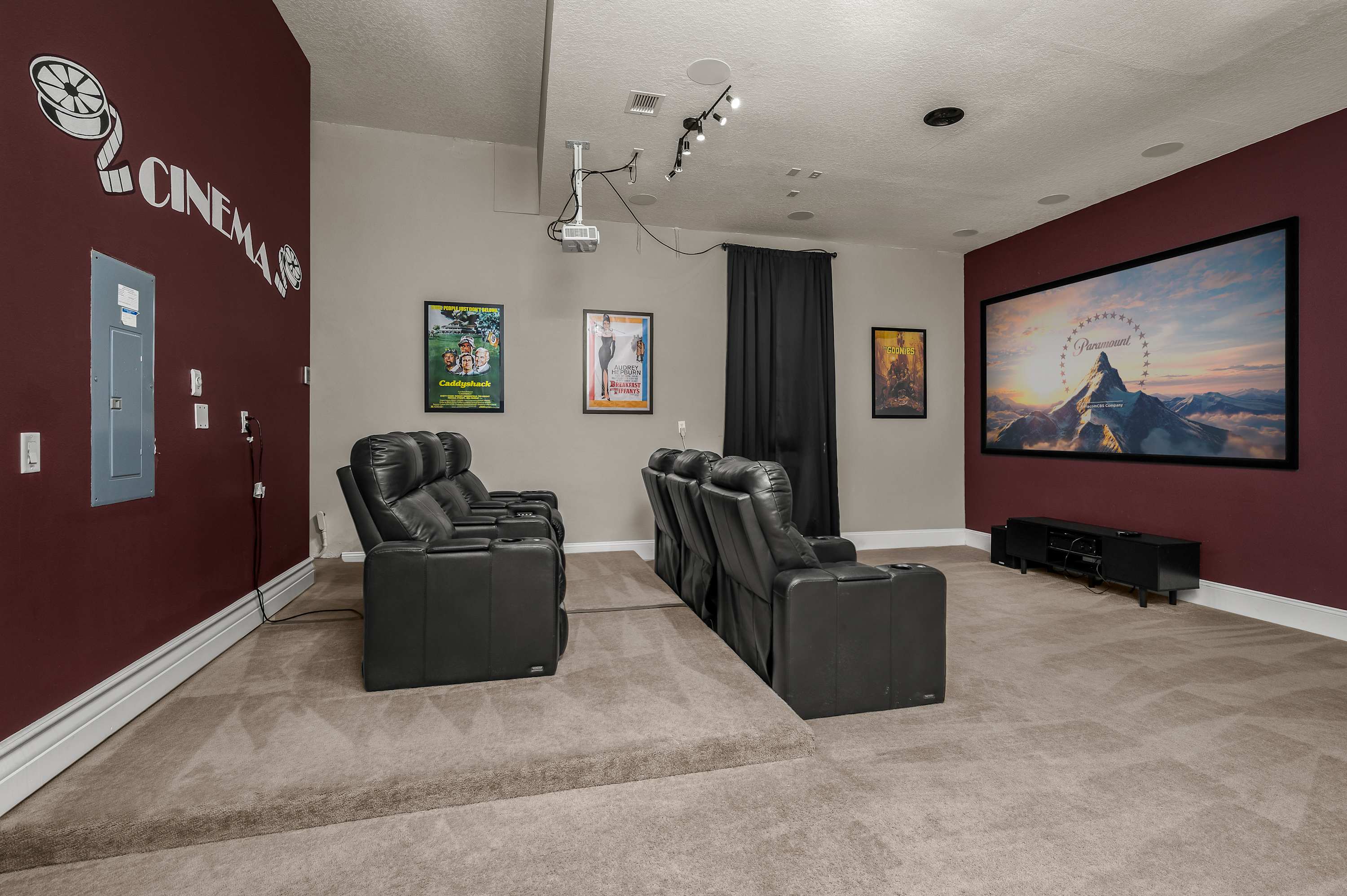 Spacious villa near Disney w/ pool & cinema