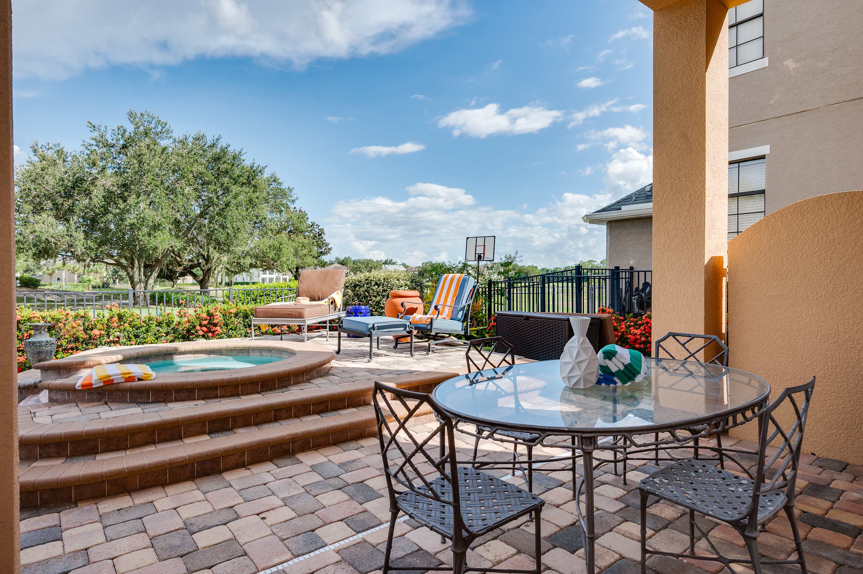 Spacious villa near Disney w/ pool & cinema