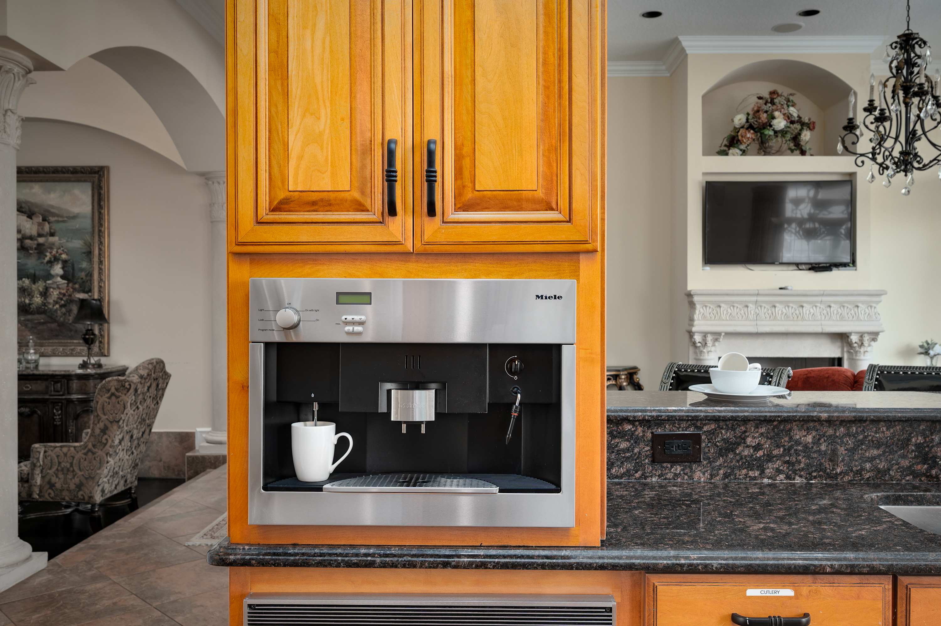 Spacious villa near Disney w/ pool & cinema