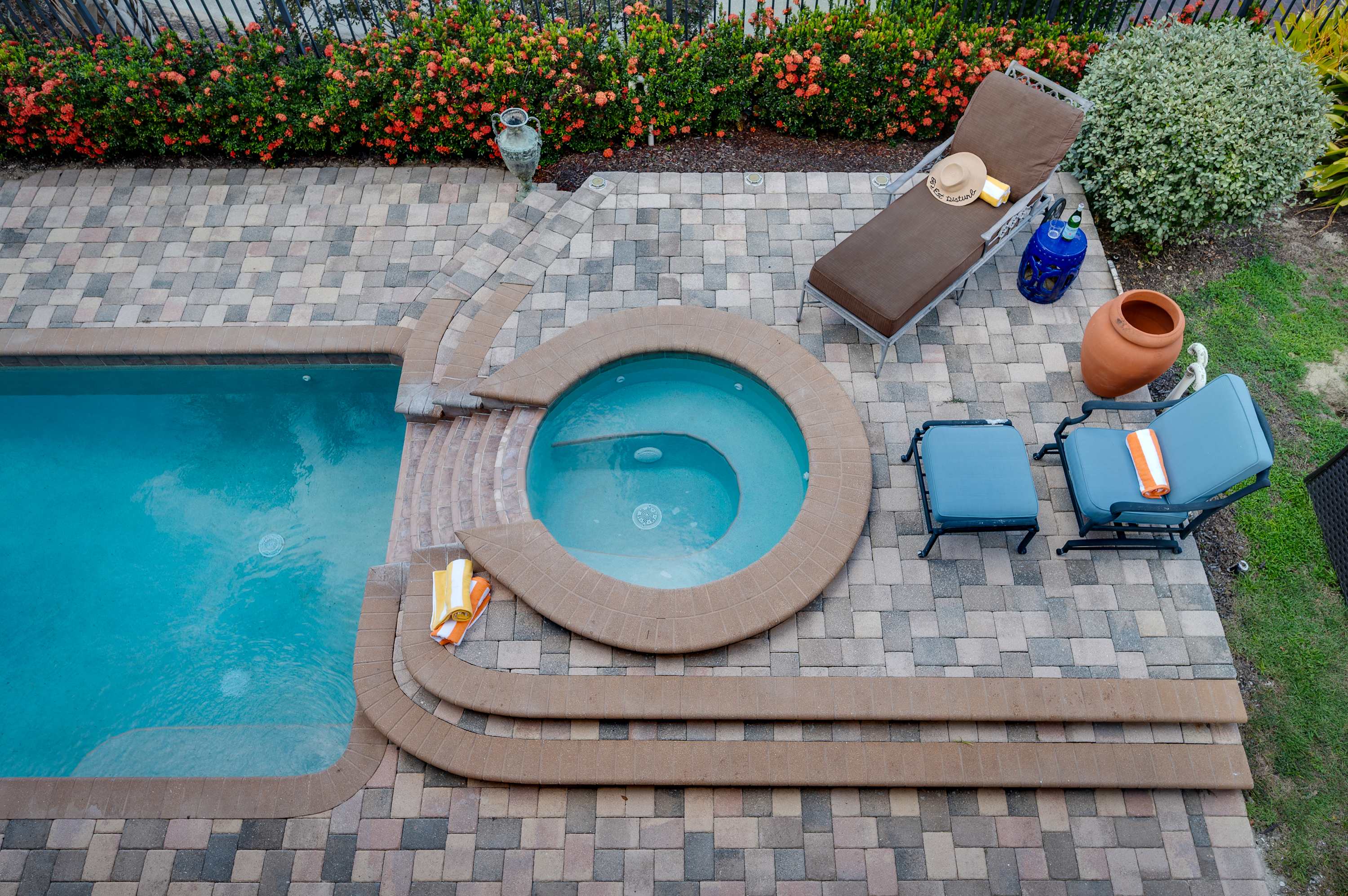 Spacious villa near Disney w/ pool & cinema