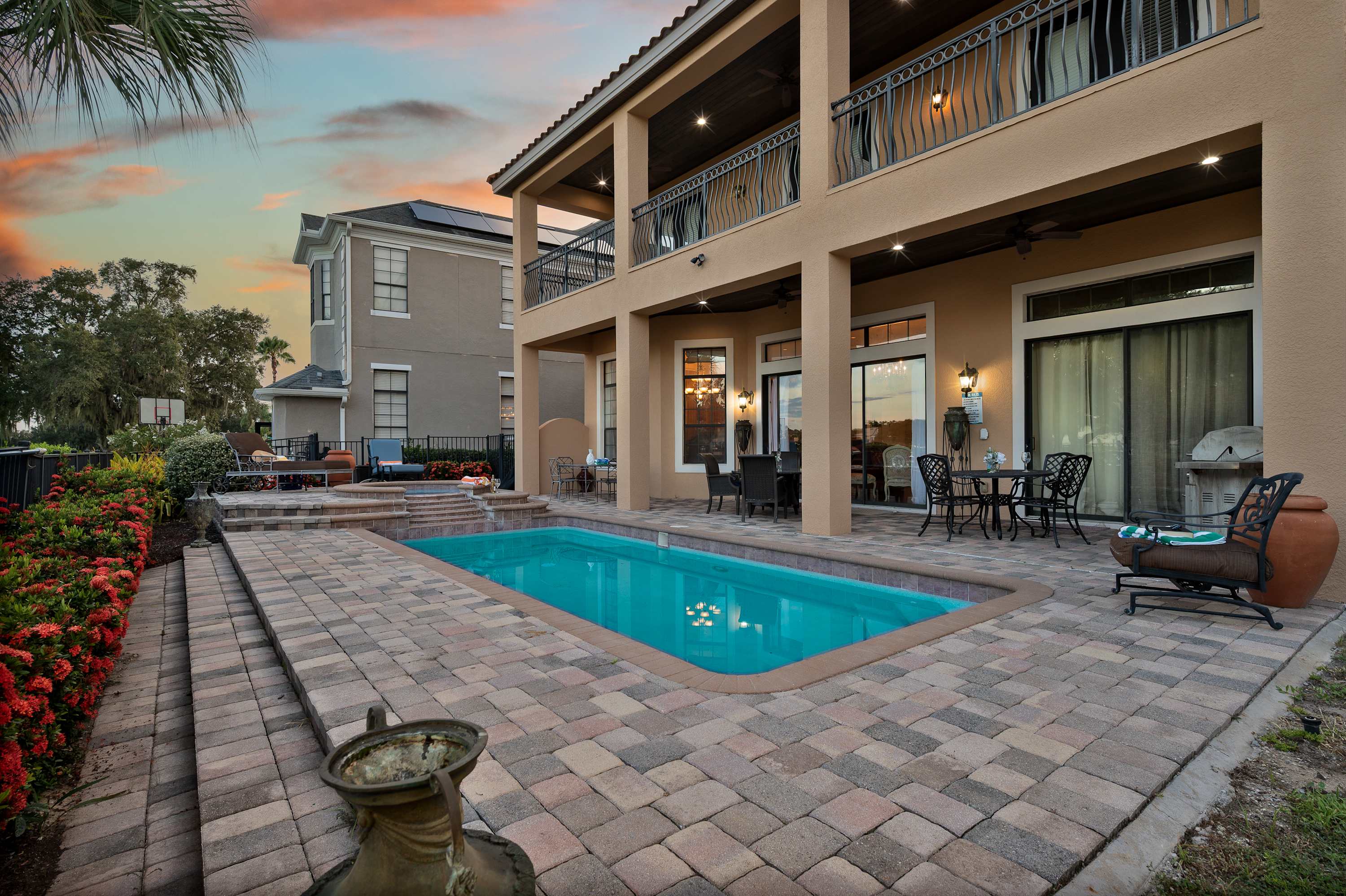 Spacious villa near Disney w/ pool & cinema